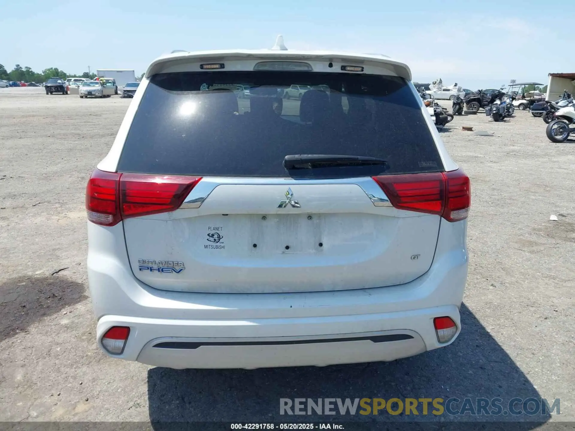 16 fotografías del automóvil dañado JA4J24A5XLZ041732 MITSUBISHI OUTLANDER PHEV 2020