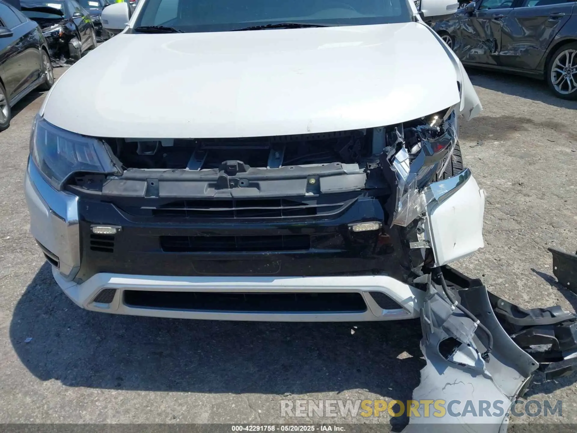 17 fotografías del automóvil dañado JA4J24A5XLZ041732 MITSUBISHI OUTLANDER PHEV 2020