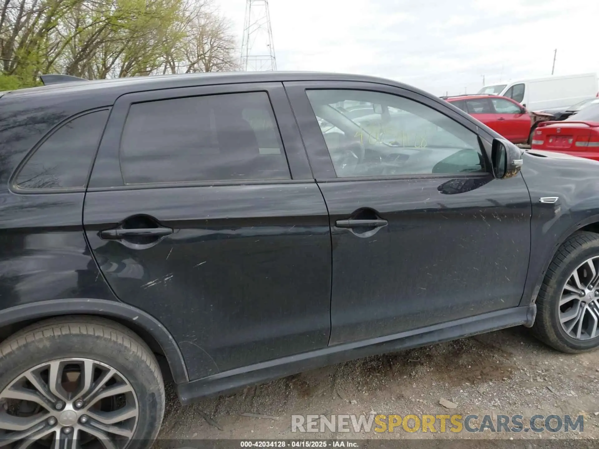 14 fotografías del automóvil dañado JA4AP3AU0KU019432 MITSUBISHI OUTLANDER SPORT 2019