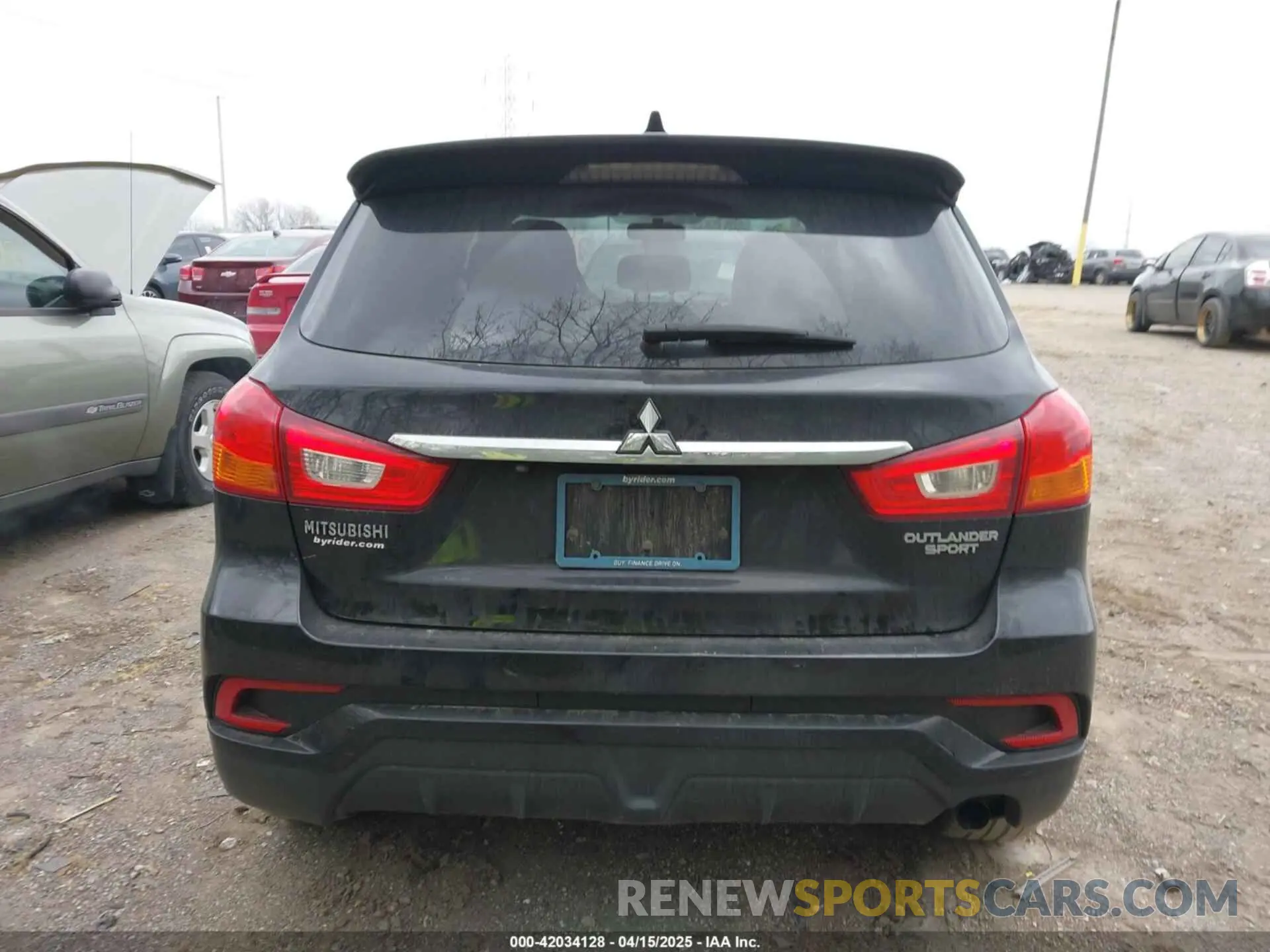17 fotografías del automóvil dañado JA4AP3AU0KU019432 MITSUBISHI OUTLANDER SPORT 2019