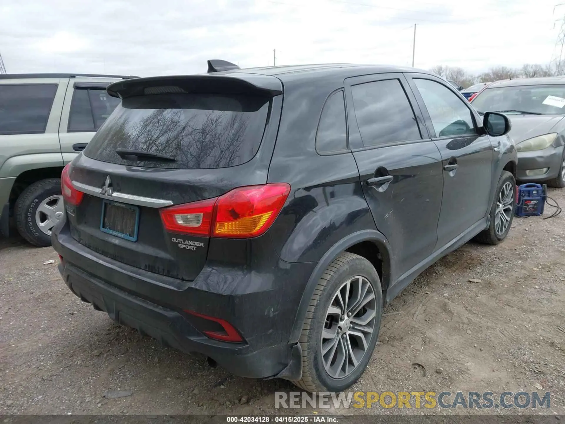 4 fotografías del automóvil dañado JA4AP3AU0KU019432 MITSUBISHI OUTLANDER SPORT 2019