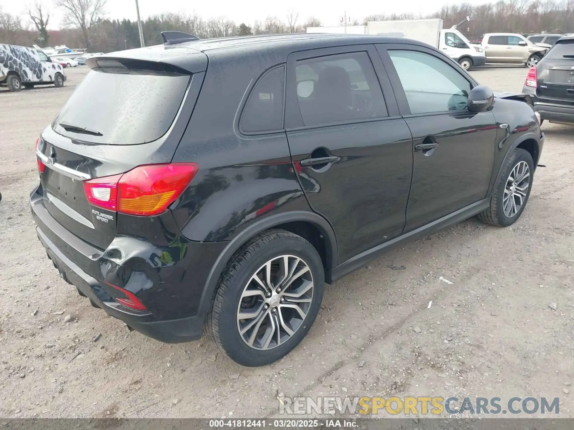 4 fotografías del automóvil dañado JA4AP3AU0KU023173 MITSUBISHI OUTLANDER SPORT 2019
