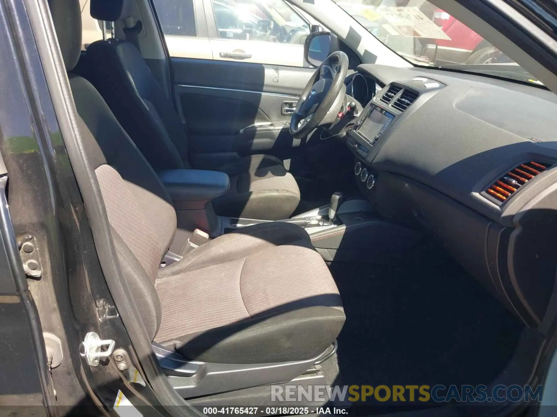 5 fotografías del automóvil dañado JA4AP3AU0KU028521 MITSUBISHI OUTLANDER SPORT 2019