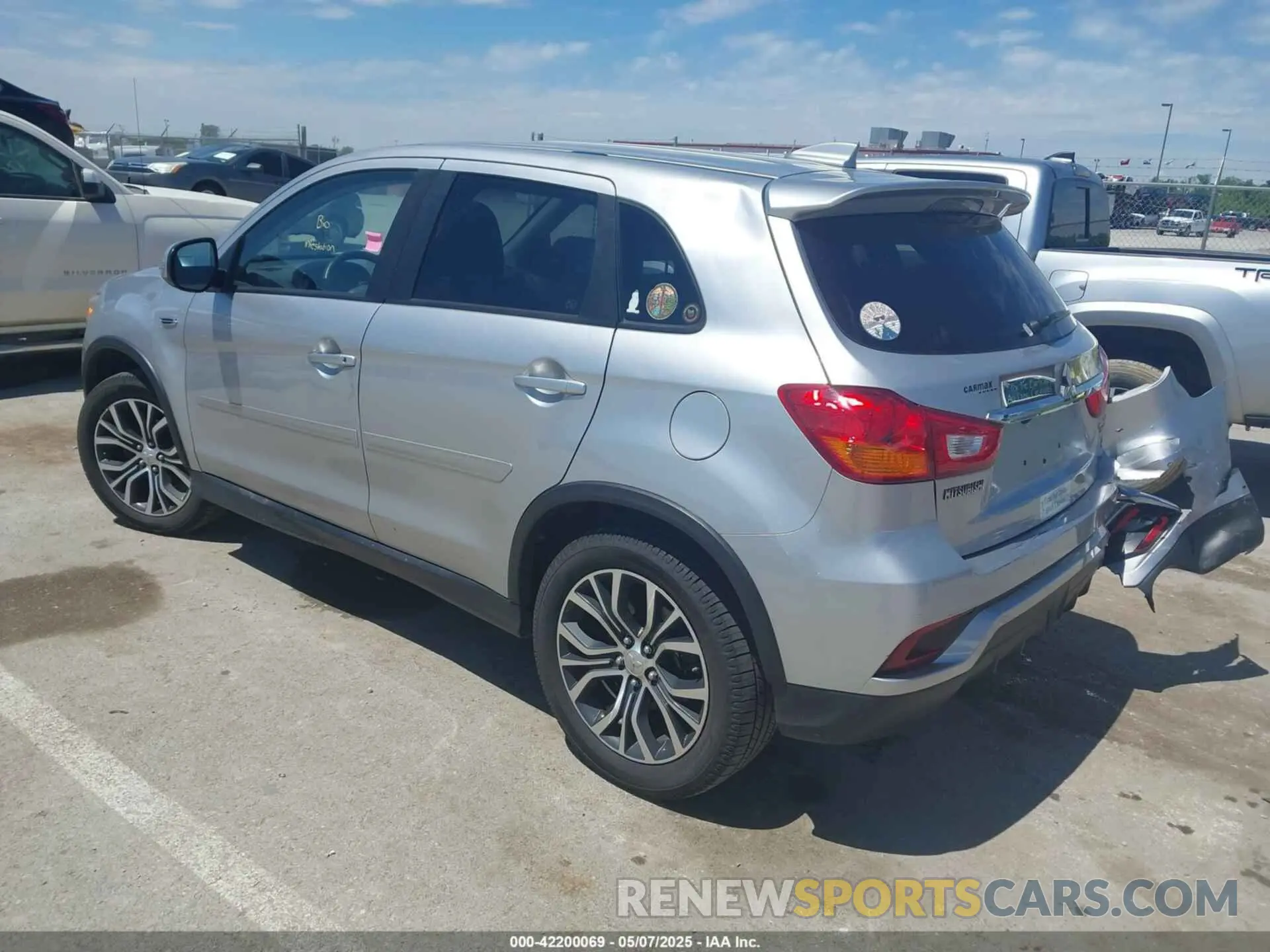 3 fotografías del automóvil dañado JA4AP3AU0KU033072 MITSUBISHI OUTLANDER SPORT 2019