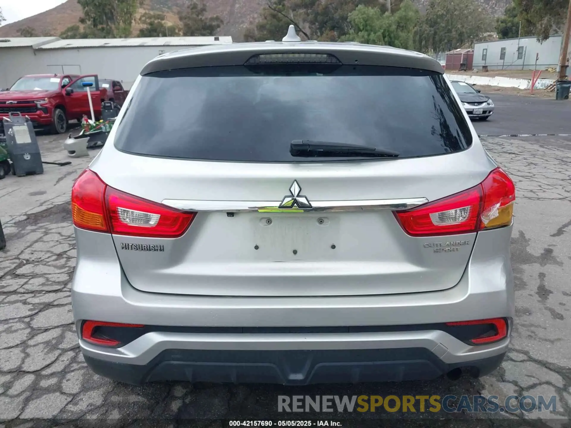 16 fotografías del automóvil dañado JA4AP3AU2KU003703 MITSUBISHI OUTLANDER SPORT 2019