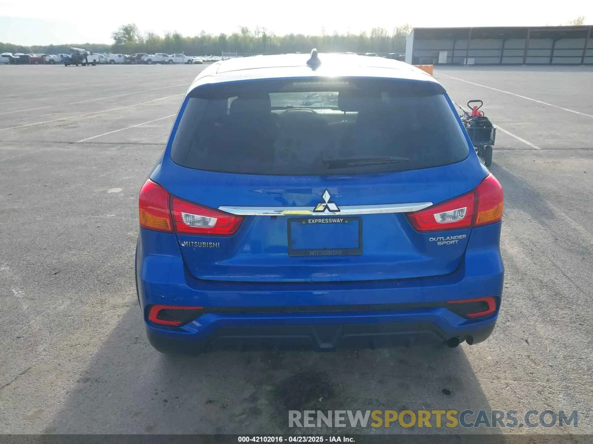 17 fotografías del automóvil dañado JA4AP3AU2KU018380 MITSUBISHI OUTLANDER SPORT 2019