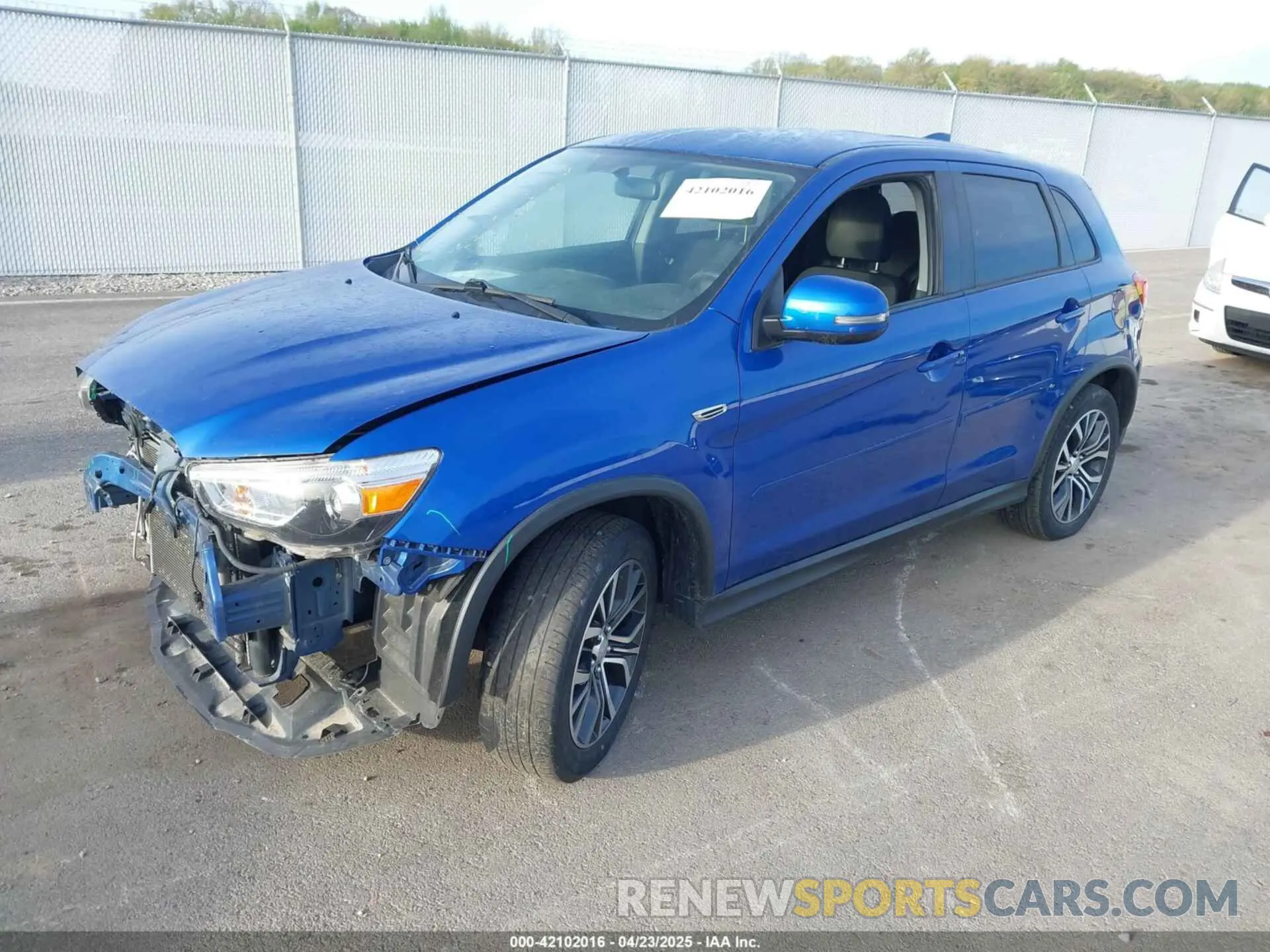 2 fotografías del automóvil dañado JA4AP3AU2KU018380 MITSUBISHI OUTLANDER SPORT 2019