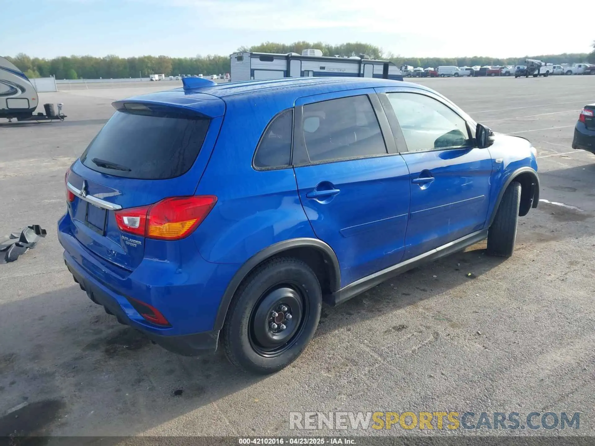 4 fotografías del automóvil dañado JA4AP3AU2KU018380 MITSUBISHI OUTLANDER SPORT 2019