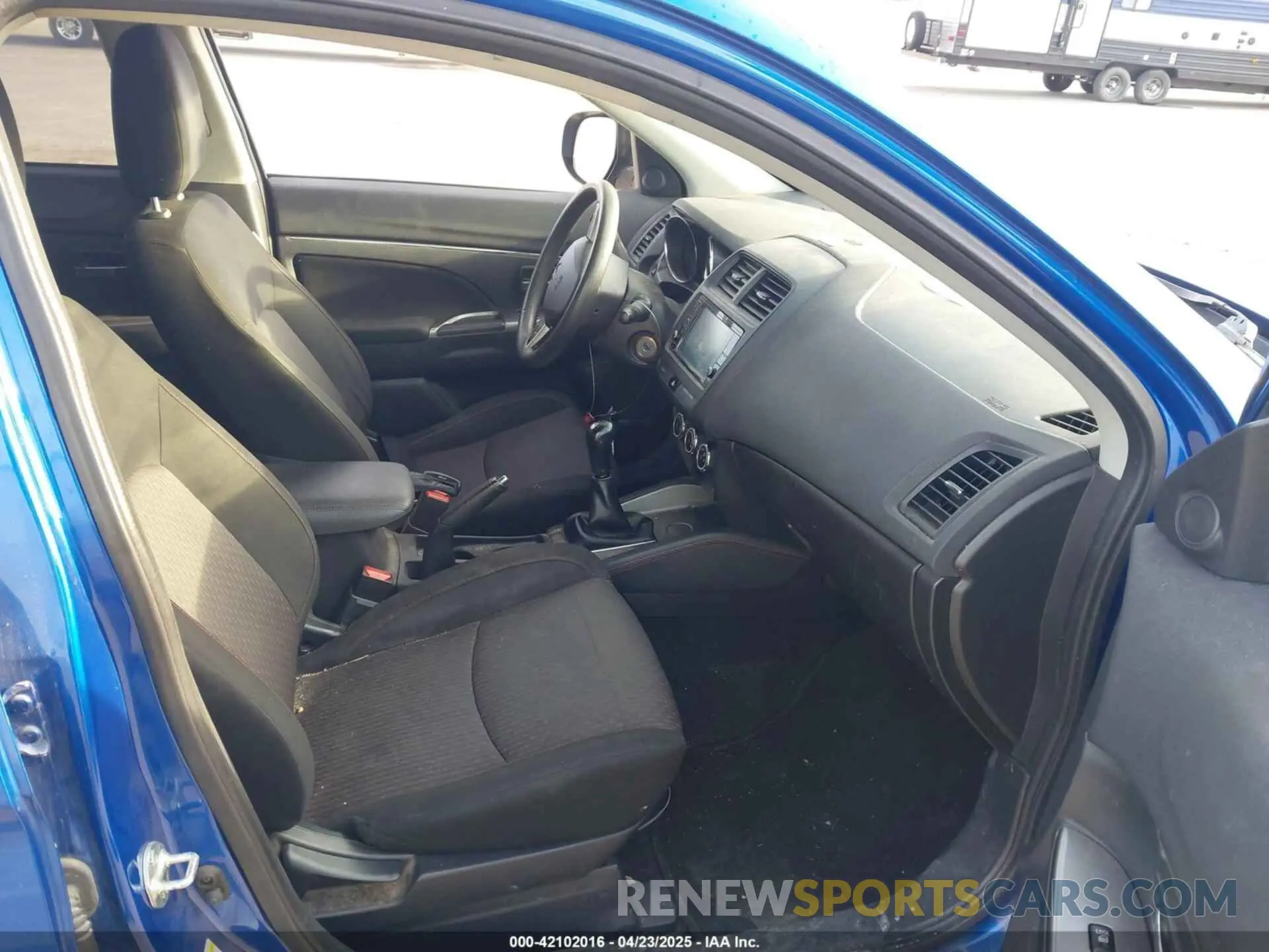5 fotografías del automóvil dañado JA4AP3AU2KU018380 MITSUBISHI OUTLANDER SPORT 2019