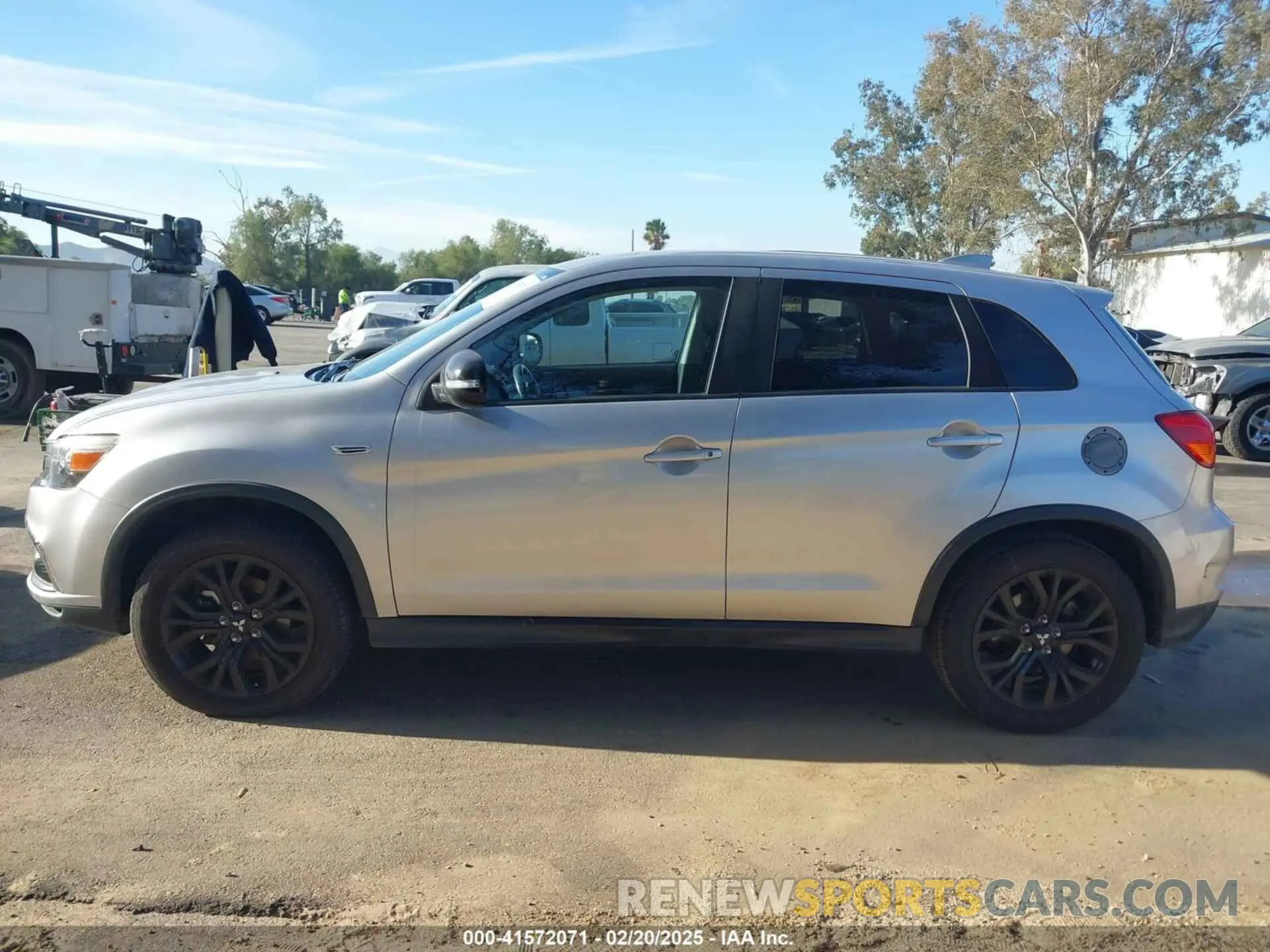 14 fotografías del automóvil dañado JA4AP3AU3KU023295 MITSUBISHI OUTLANDER SPORT 2019