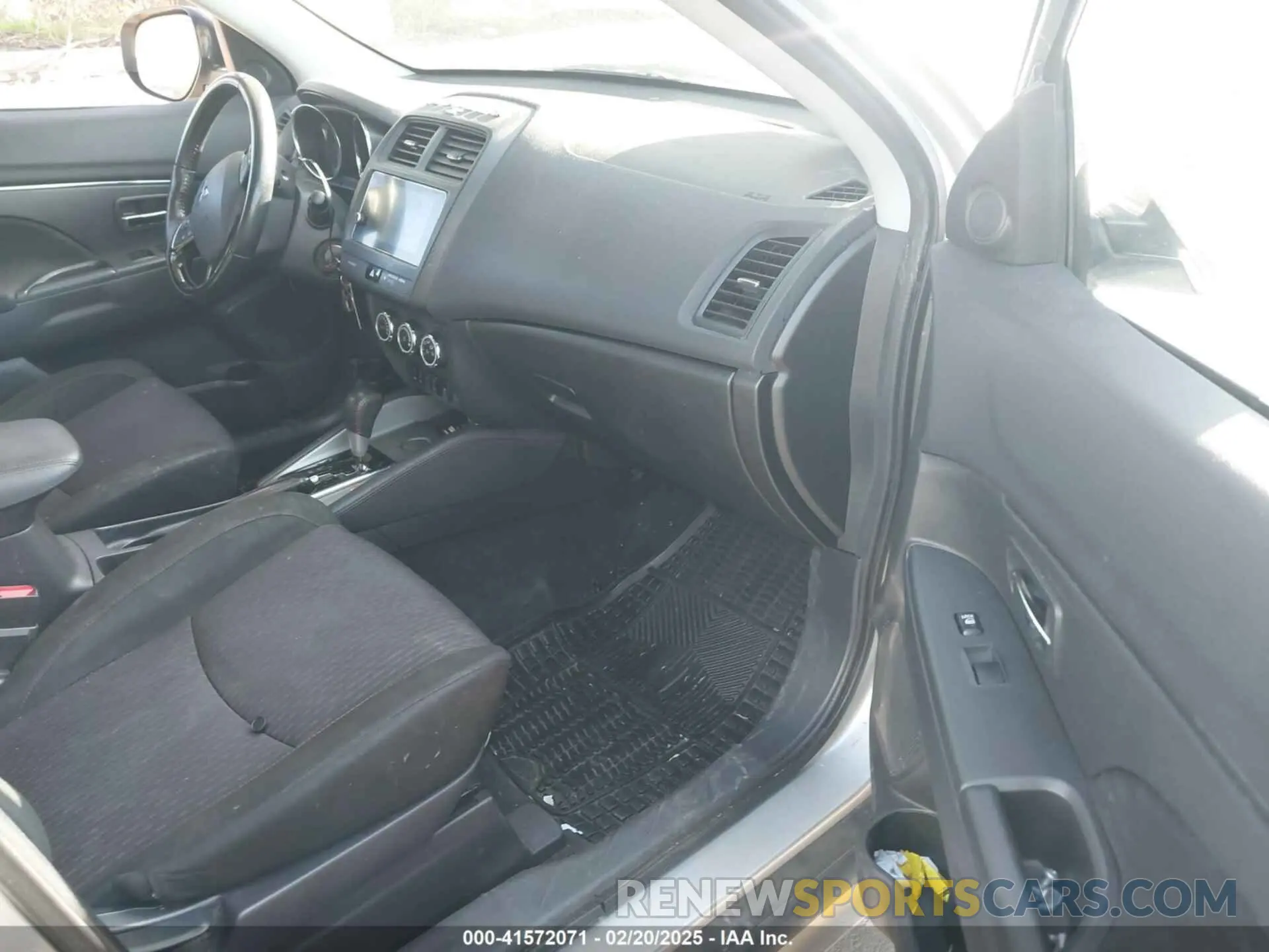 5 fotografías del automóvil dañado JA4AP3AU3KU023295 MITSUBISHI OUTLANDER SPORT 2019