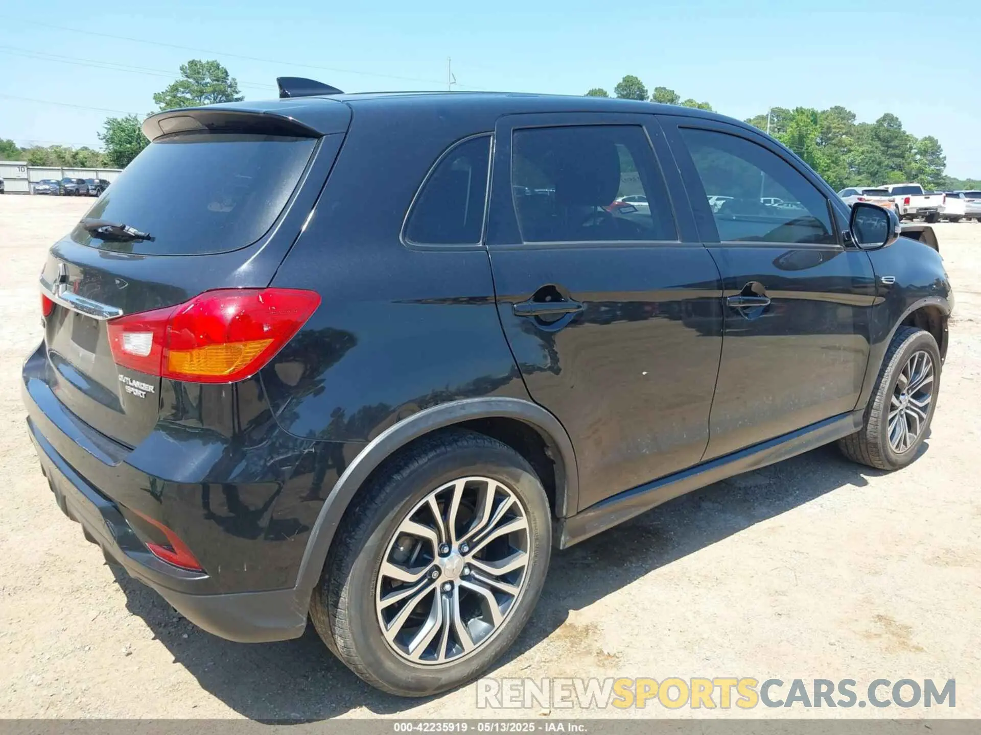 4 fotografías del automóvil dañado JA4AP3AU3KU027654 MITSUBISHI OUTLANDER SPORT 2019