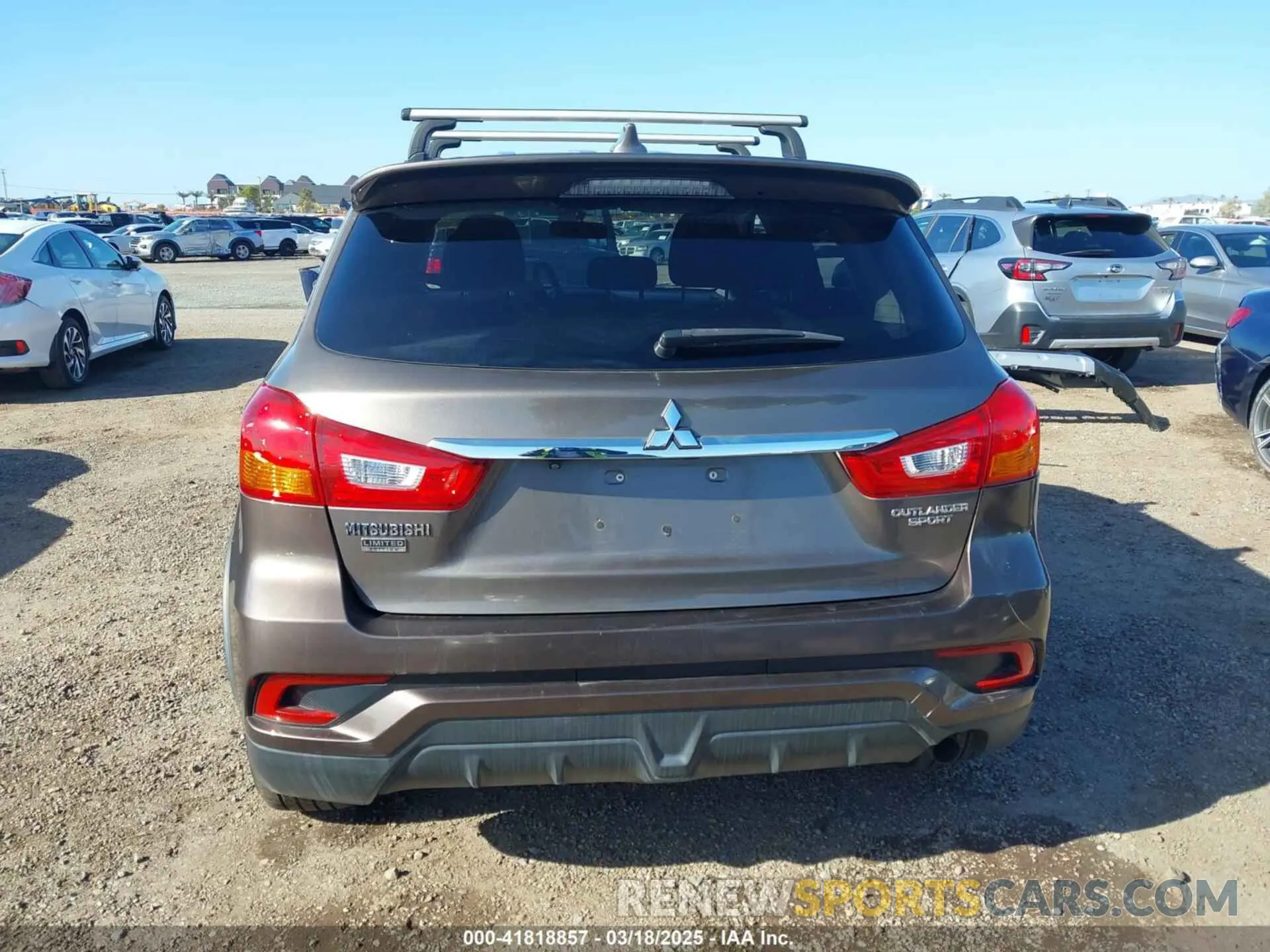 16 fotografías del automóvil dañado JA4AP3AU4KU016033 MITSUBISHI OUTLANDER SPORT 2019