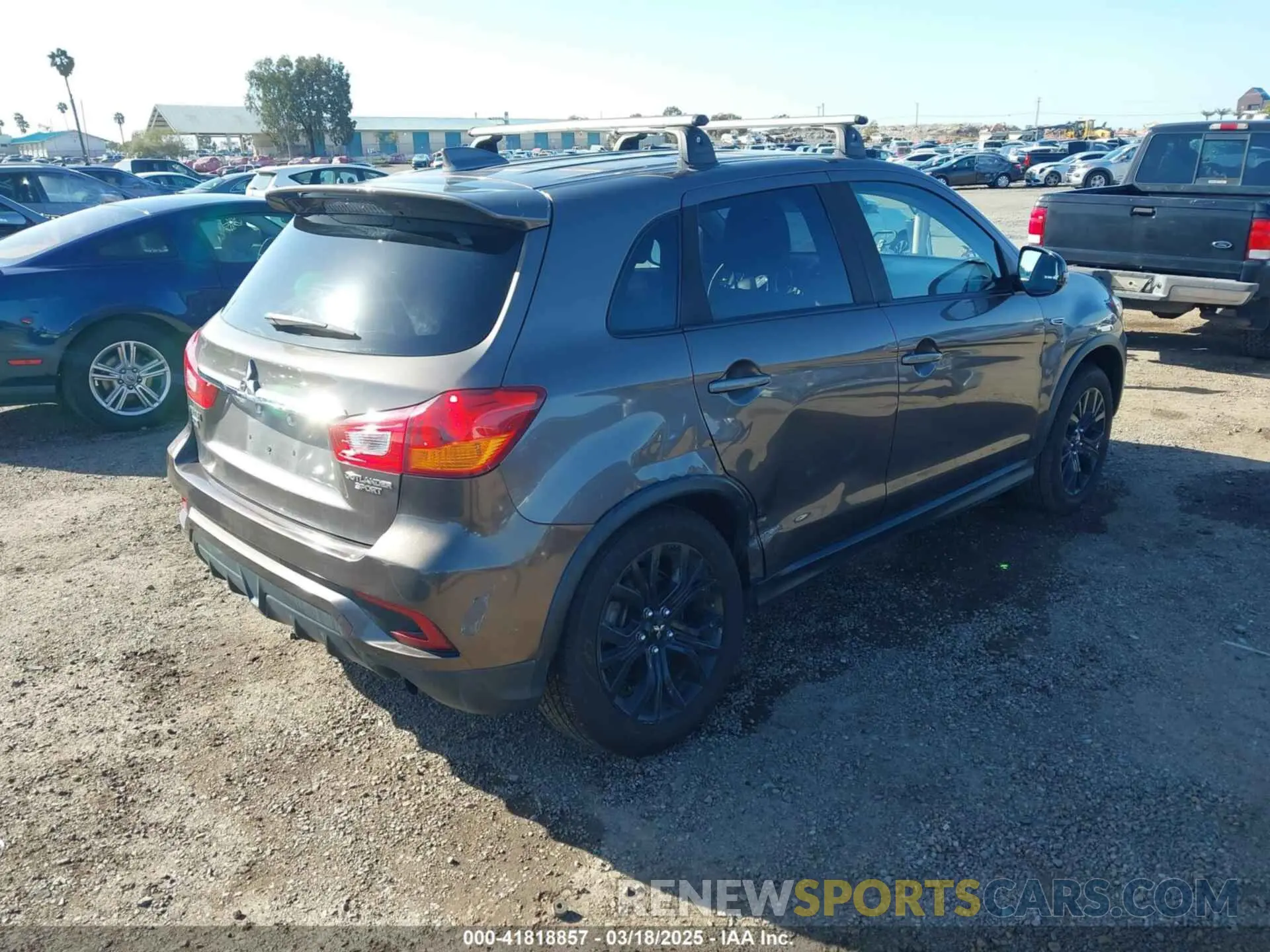 4 fotografías del automóvil dañado JA4AP3AU4KU016033 MITSUBISHI OUTLANDER SPORT 2019