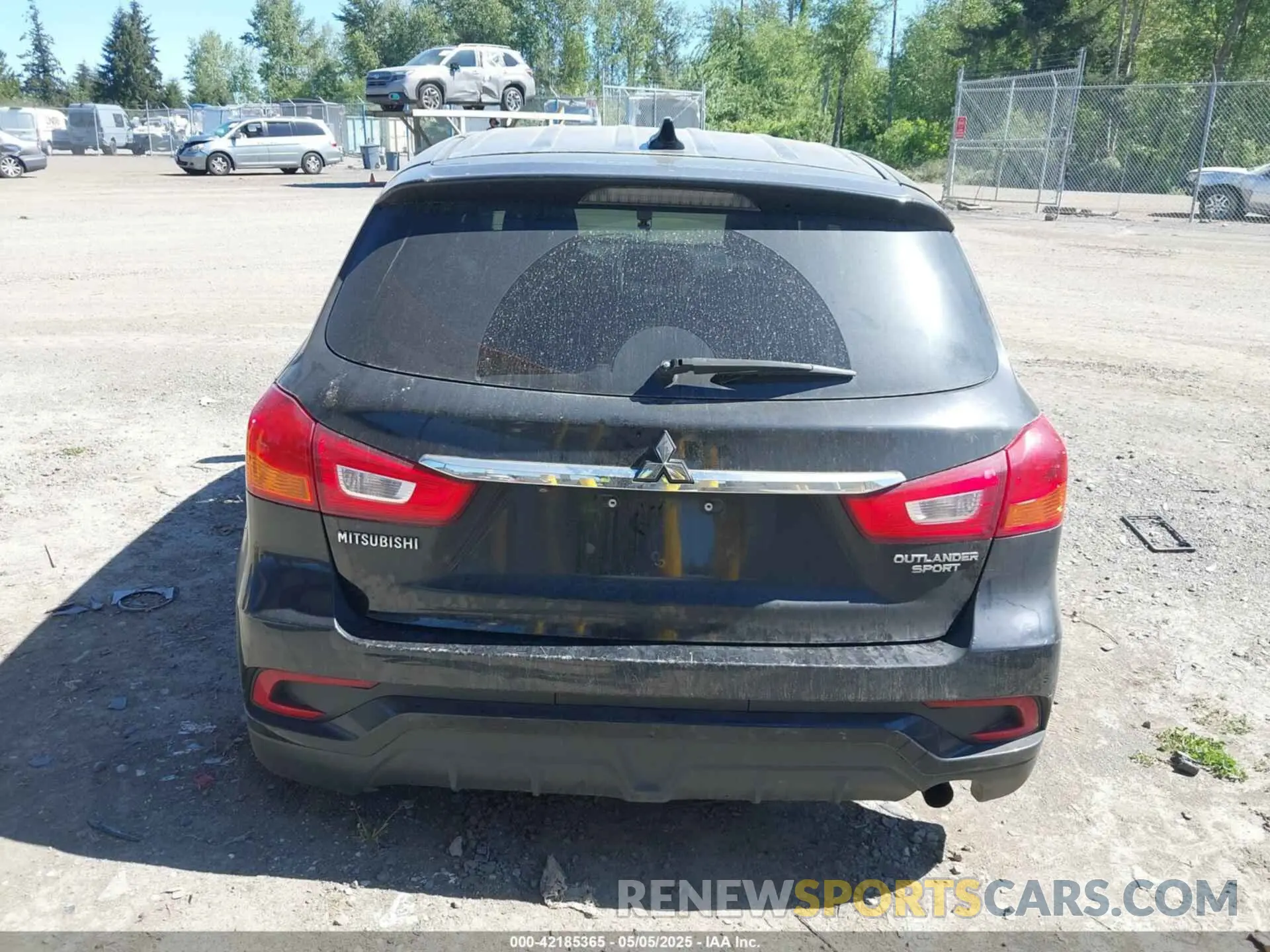 15 fotografías del automóvil dañado JA4AP3AU4KU017957 MITSUBISHI OUTLANDER SPORT 2019