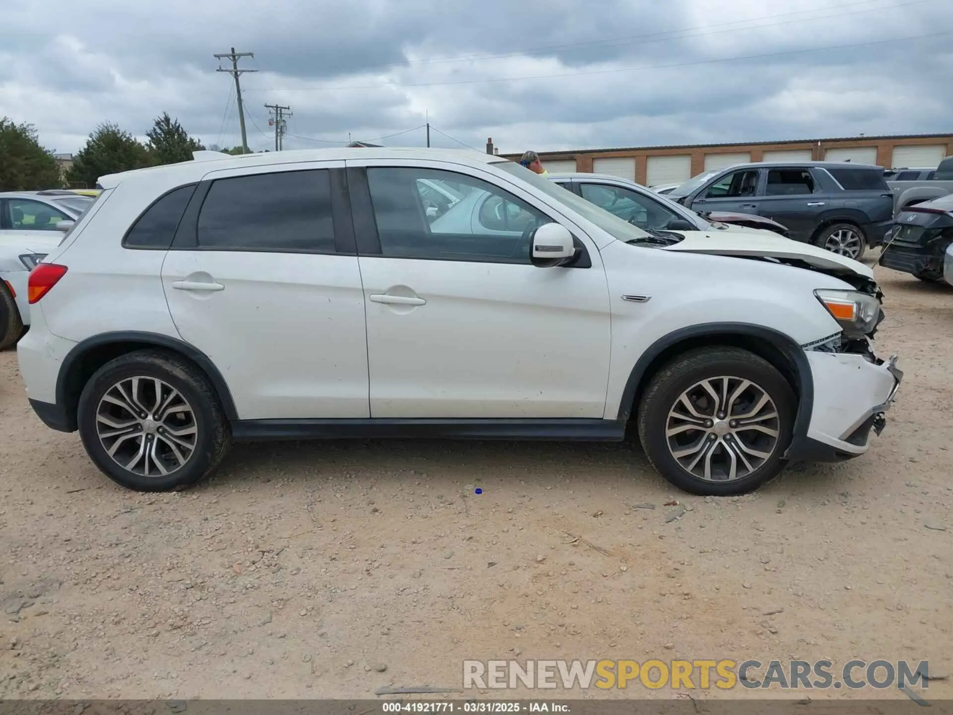 13 fotografías del automóvil dañado JA4AP3AU4KU021247 MITSUBISHI OUTLANDER SPORT 2019