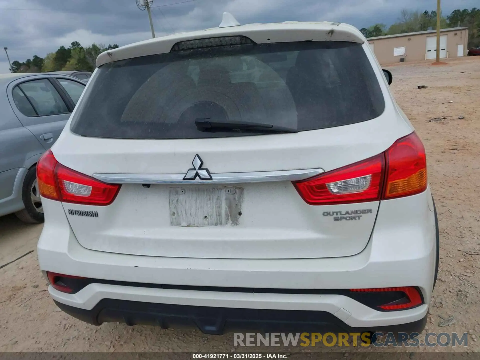 16 fotografías del automóvil dañado JA4AP3AU4KU021247 MITSUBISHI OUTLANDER SPORT 2019