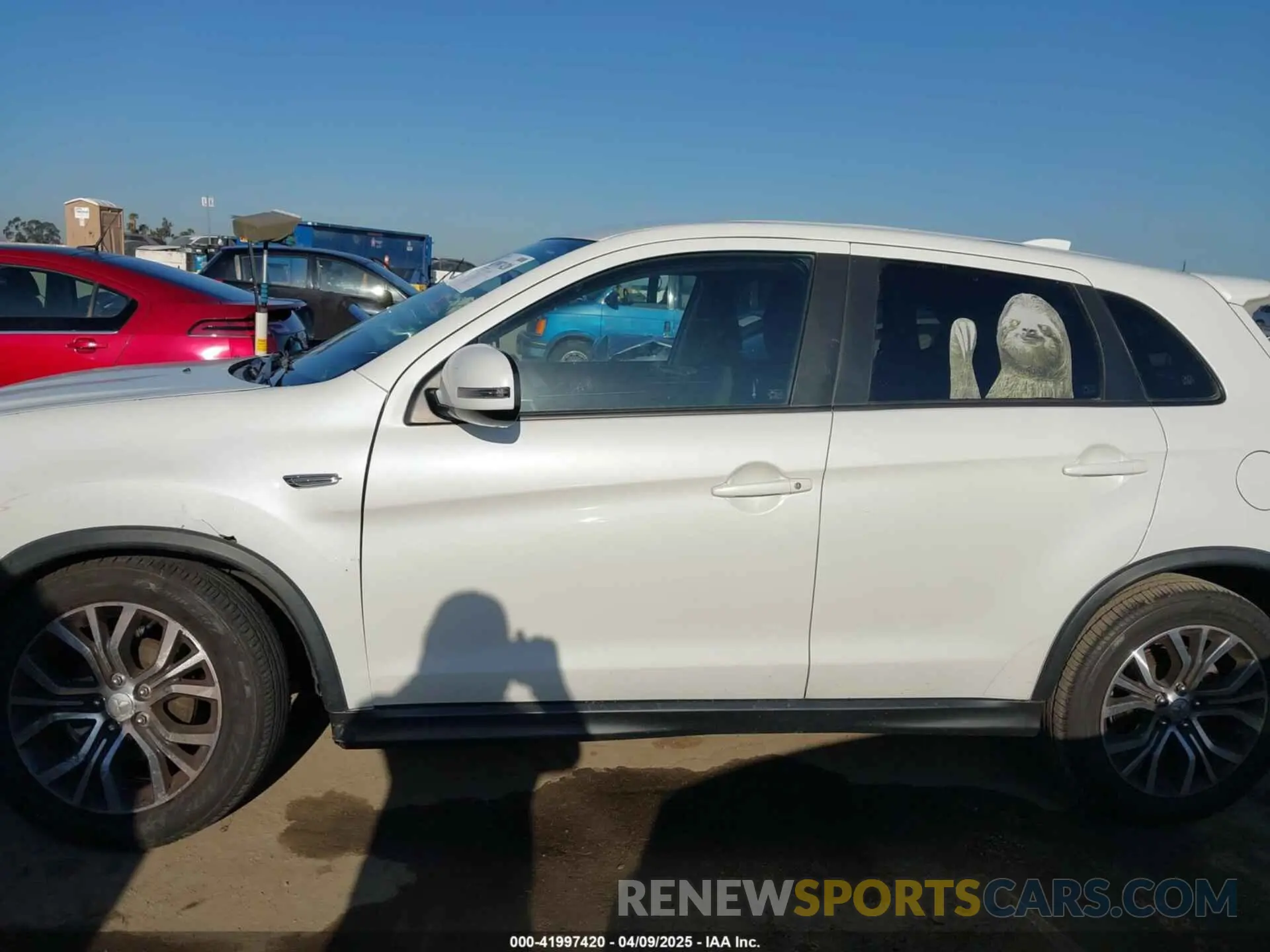 14 fotografías del automóvil dañado JA4AP3AU5KU005462 MITSUBISHI OUTLANDER SPORT 2019
