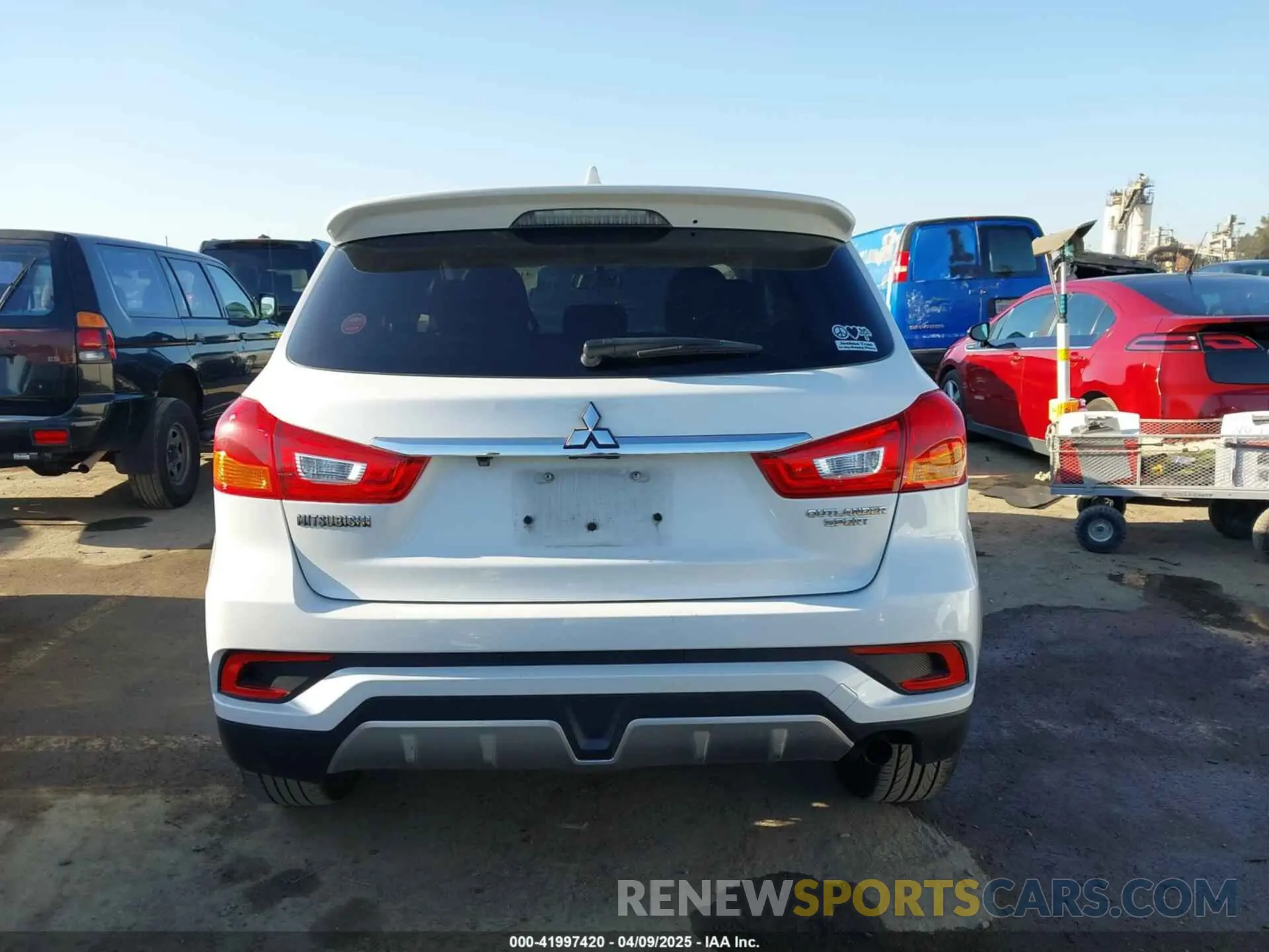 16 fotografías del automóvil dañado JA4AP3AU5KU005462 MITSUBISHI OUTLANDER SPORT 2019