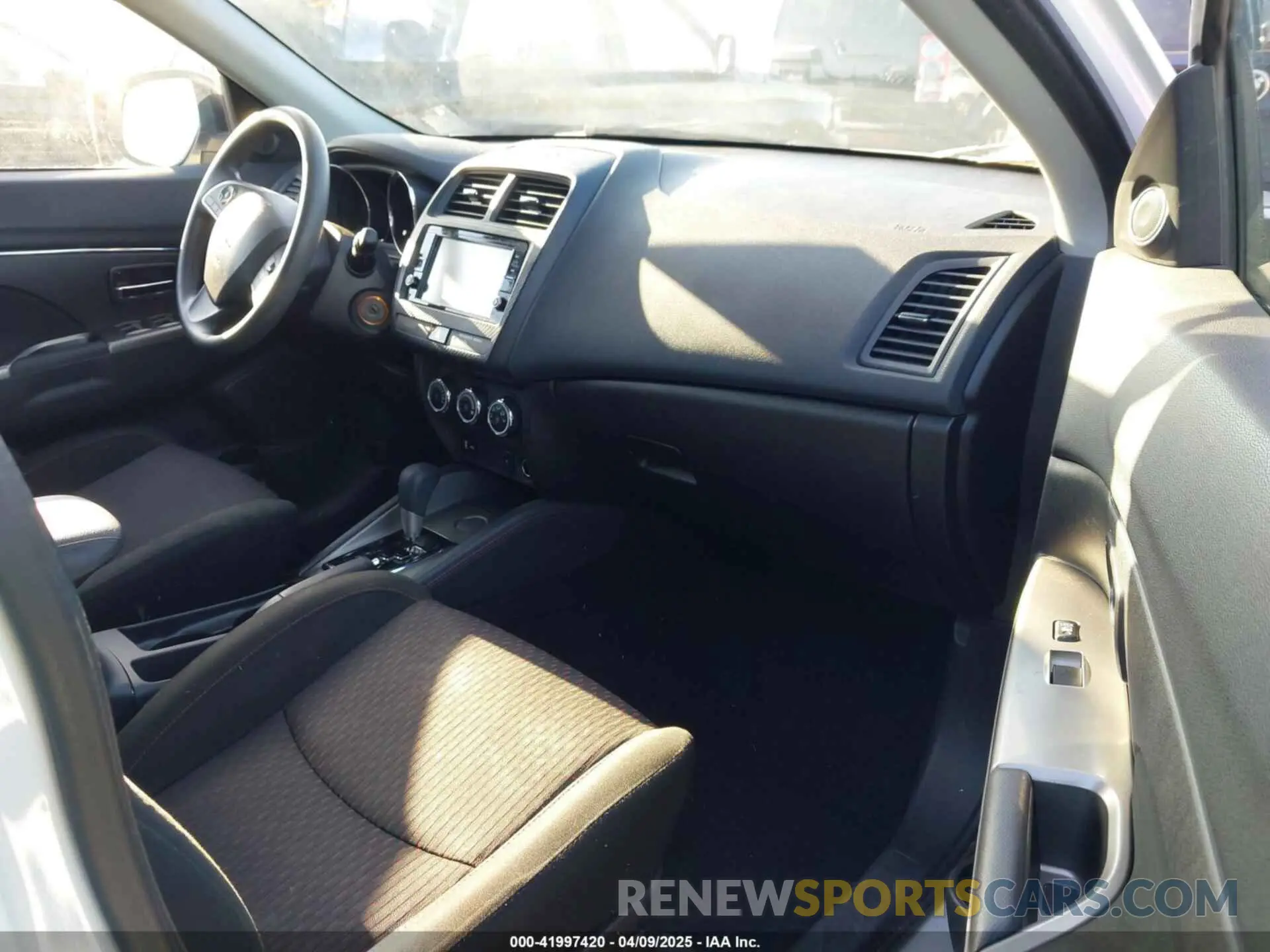 5 fotografías del automóvil dañado JA4AP3AU5KU005462 MITSUBISHI OUTLANDER SPORT 2019