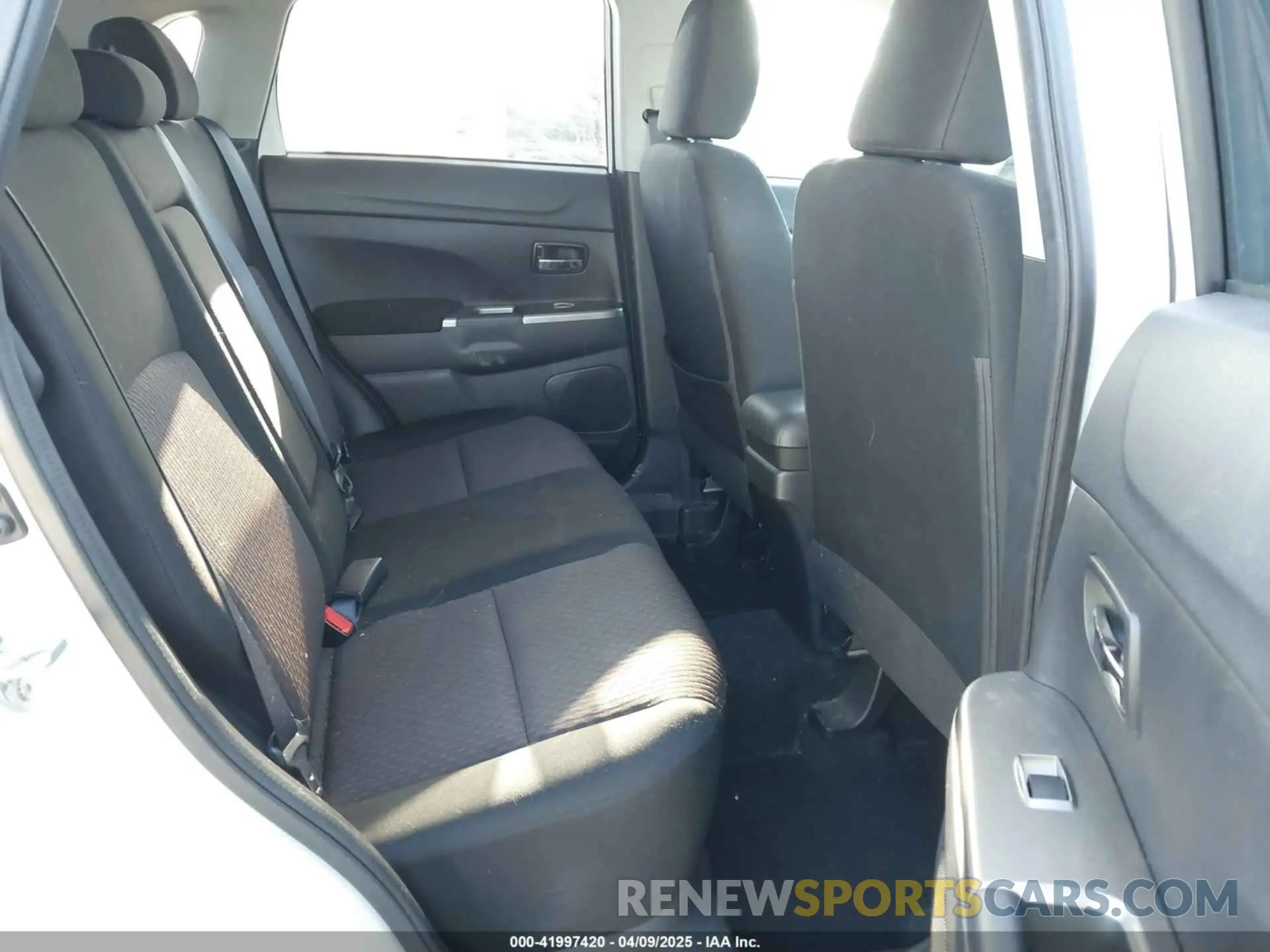 8 fotografías del automóvil dañado JA4AP3AU5KU005462 MITSUBISHI OUTLANDER SPORT 2019