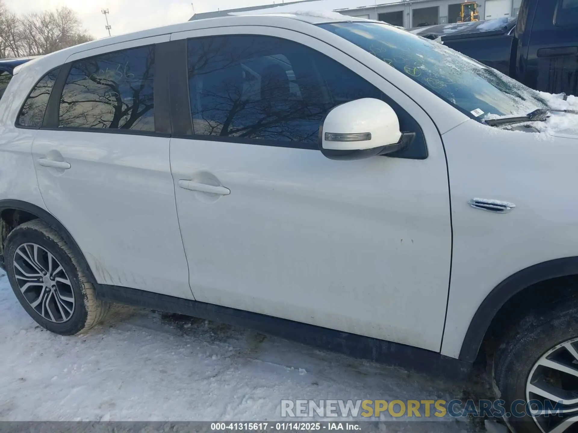 12 fotografías del automóvil dañado JA4AP3AU5KU008636 MITSUBISHI OUTLANDER SPORT 2019