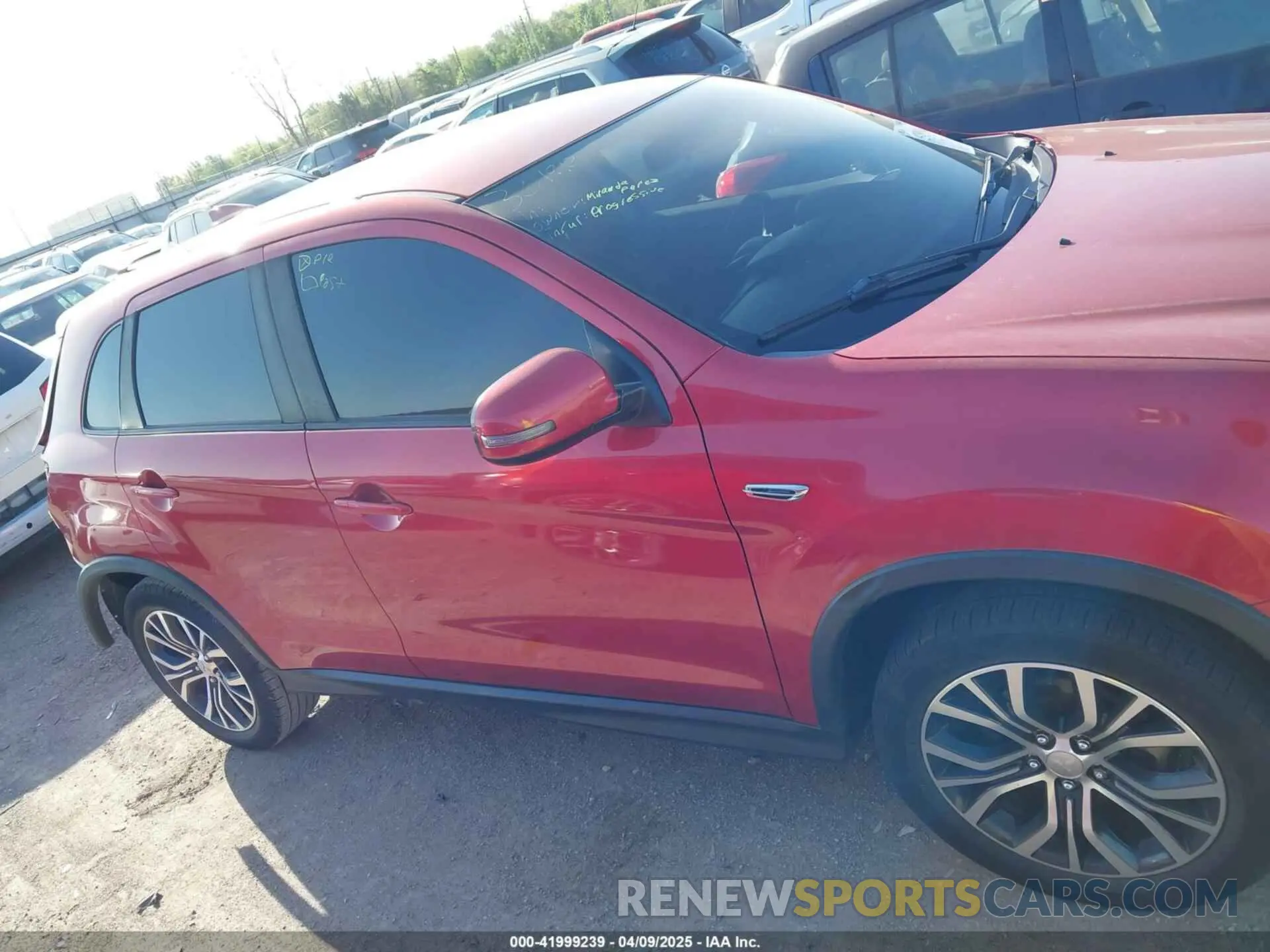 14 fotografías del automóvil dañado JA4AP3AU5KU017188 MITSUBISHI OUTLANDER SPORT 2019