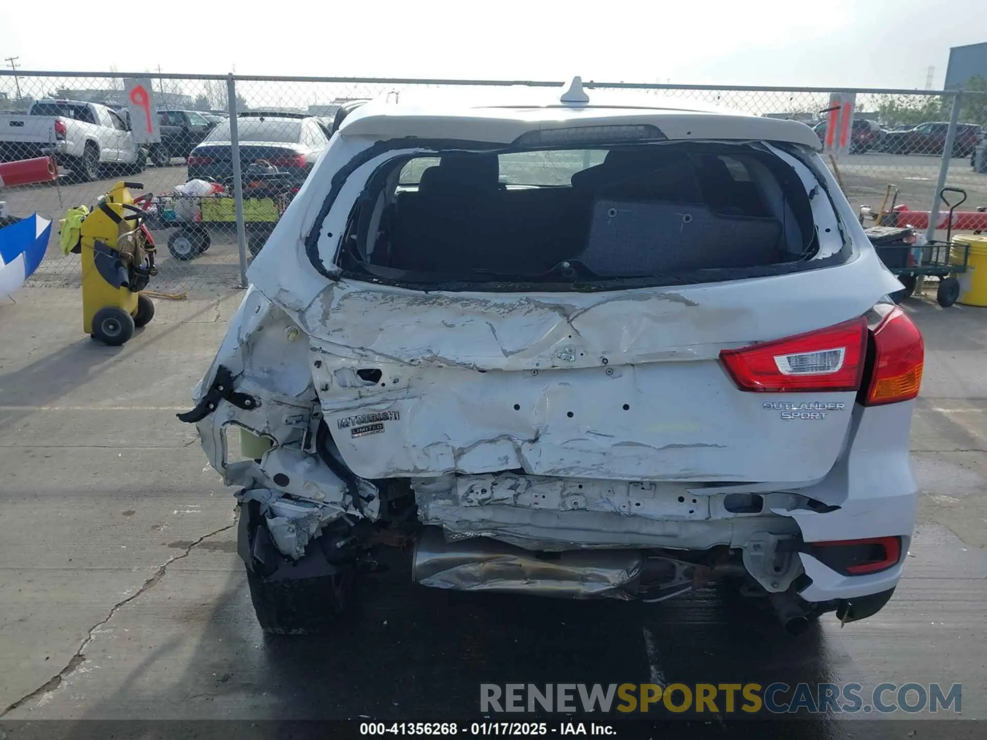 17 fotografías del automóvil dañado JA4AP3AU6KU010315 MITSUBISHI OUTLANDER SPORT 2019