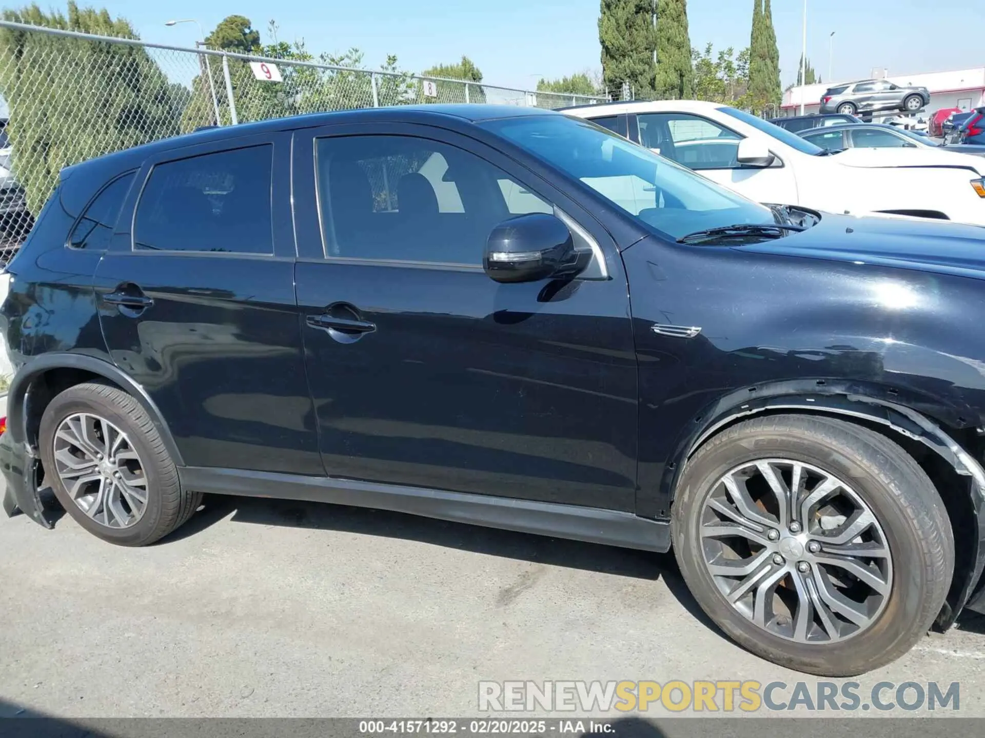 14 fotografías del automóvil dañado JA4AP3AU6KU012517 MITSUBISHI OUTLANDER SPORT 2019