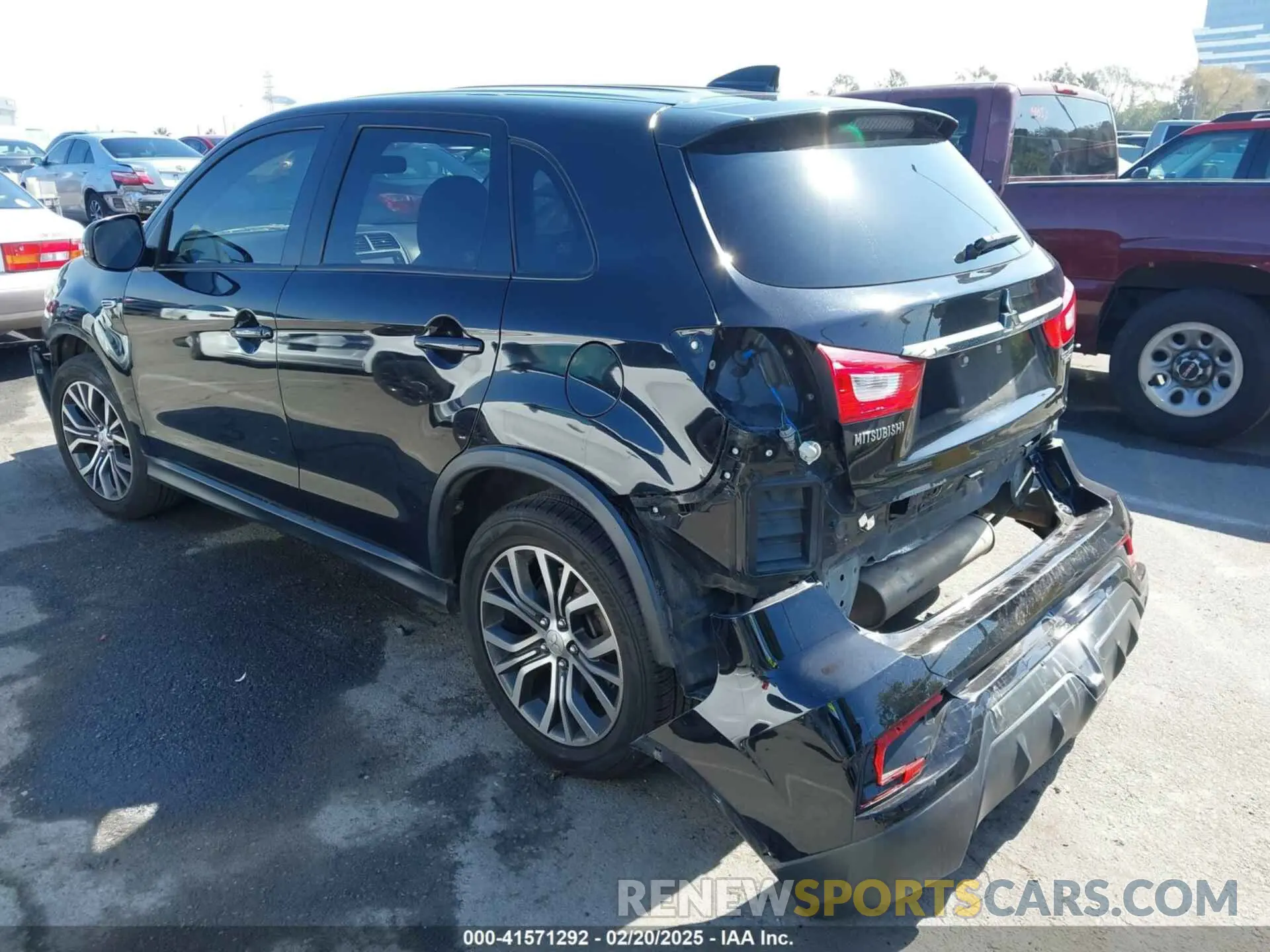 3 fotografías del automóvil dañado JA4AP3AU6KU012517 MITSUBISHI OUTLANDER SPORT 2019