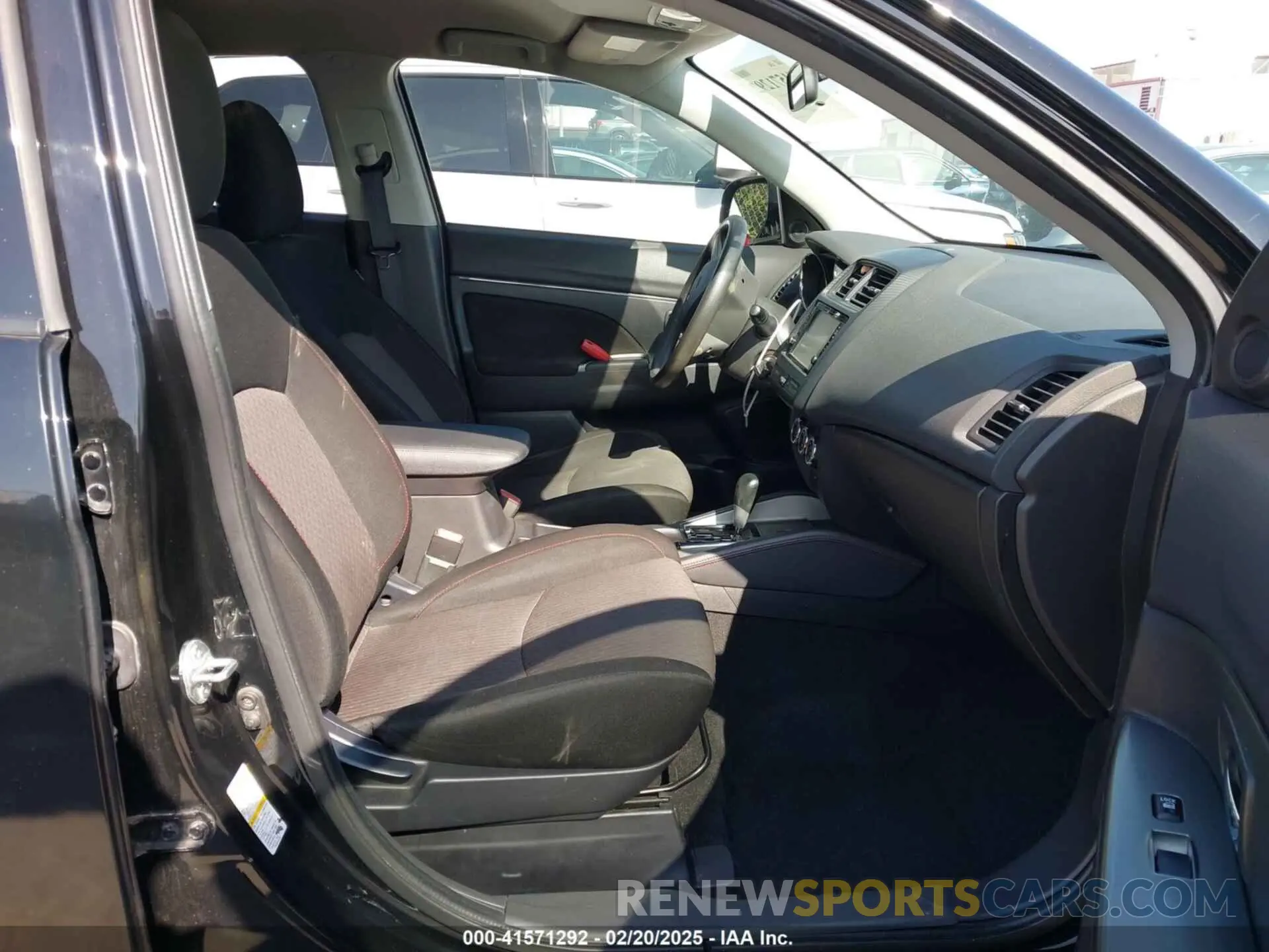 5 fotografías del automóvil dañado JA4AP3AU6KU012517 MITSUBISHI OUTLANDER SPORT 2019