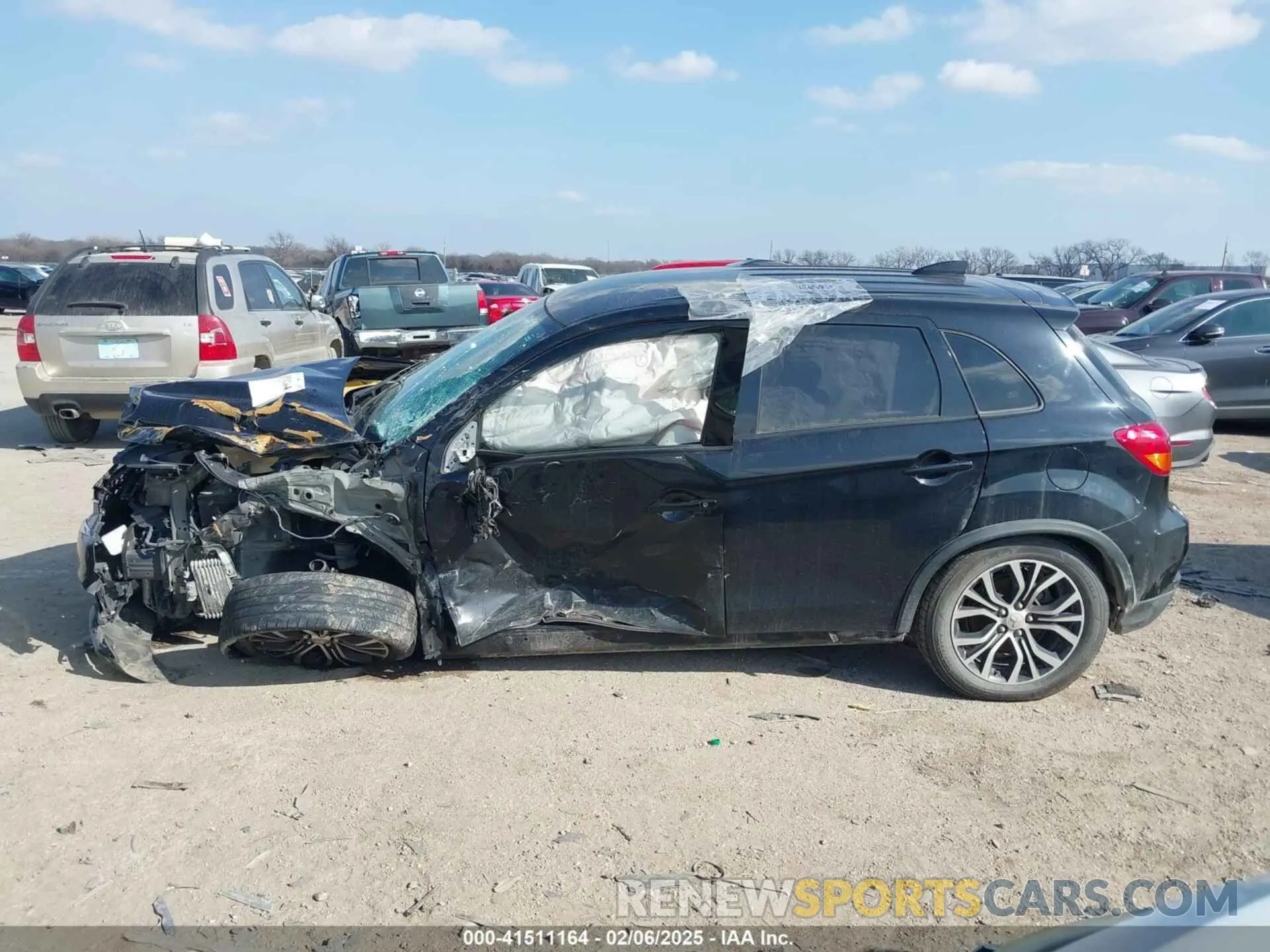 14 fotografías del automóvil dañado JA4AP3AU6KU030886 MITSUBISHI OUTLANDER SPORT 2019