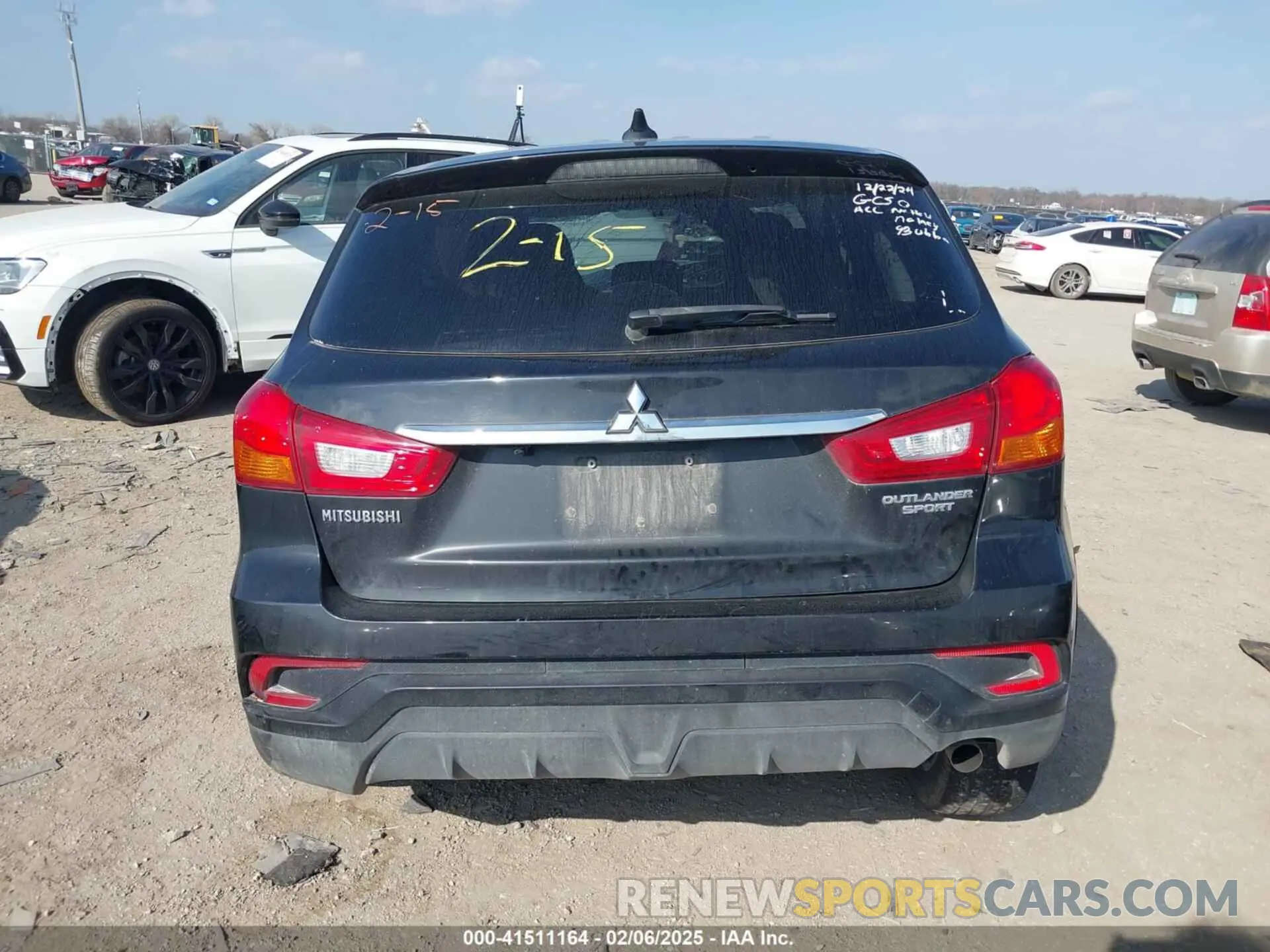16 fotografías del automóvil dañado JA4AP3AU6KU030886 MITSUBISHI OUTLANDER SPORT 2019