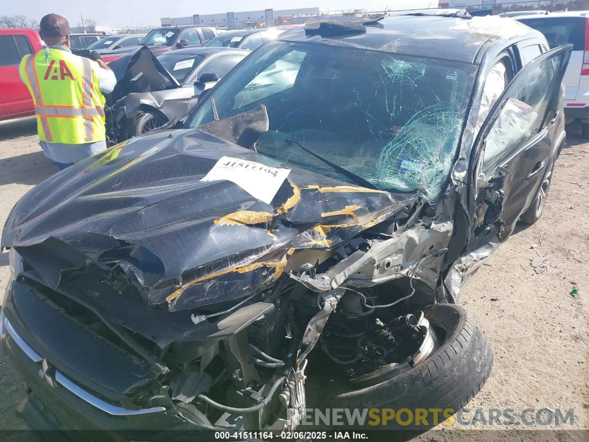 2 fotografías del automóvil dañado JA4AP3AU6KU030886 MITSUBISHI OUTLANDER SPORT 2019