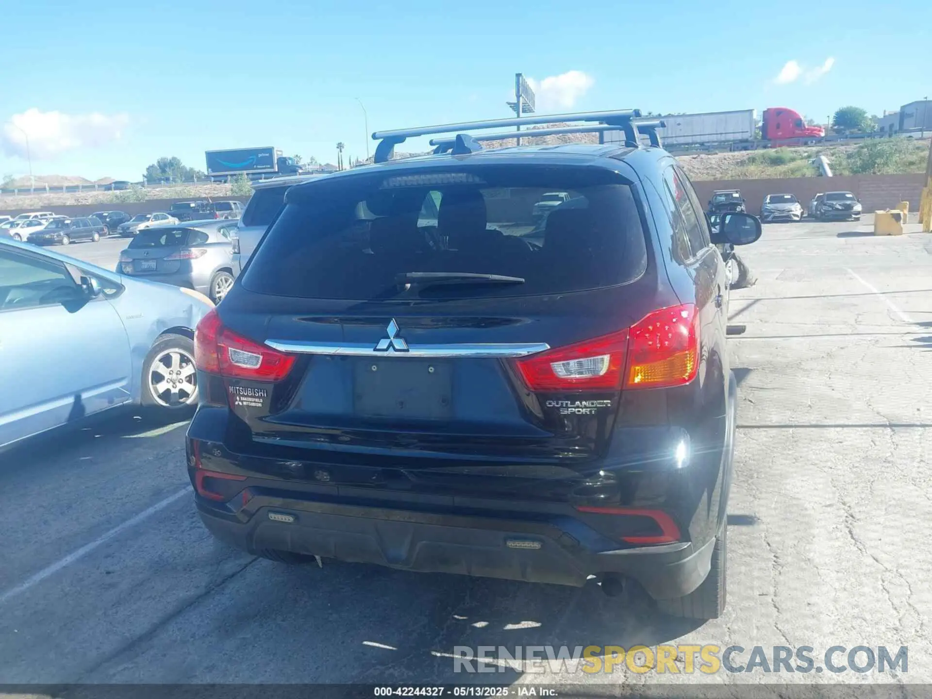 16 fotografías del automóvil dañado JA4AP3AU7KU021503 MITSUBISHI OUTLANDER SPORT 2019