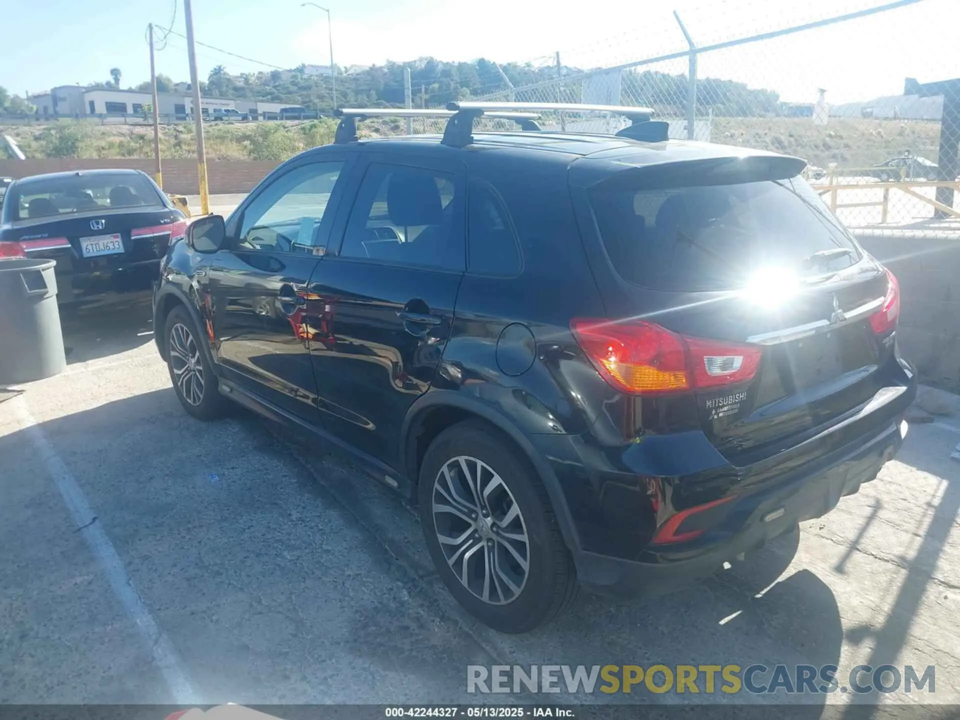 3 fotografías del automóvil dañado JA4AP3AU7KU021503 MITSUBISHI OUTLANDER SPORT 2019