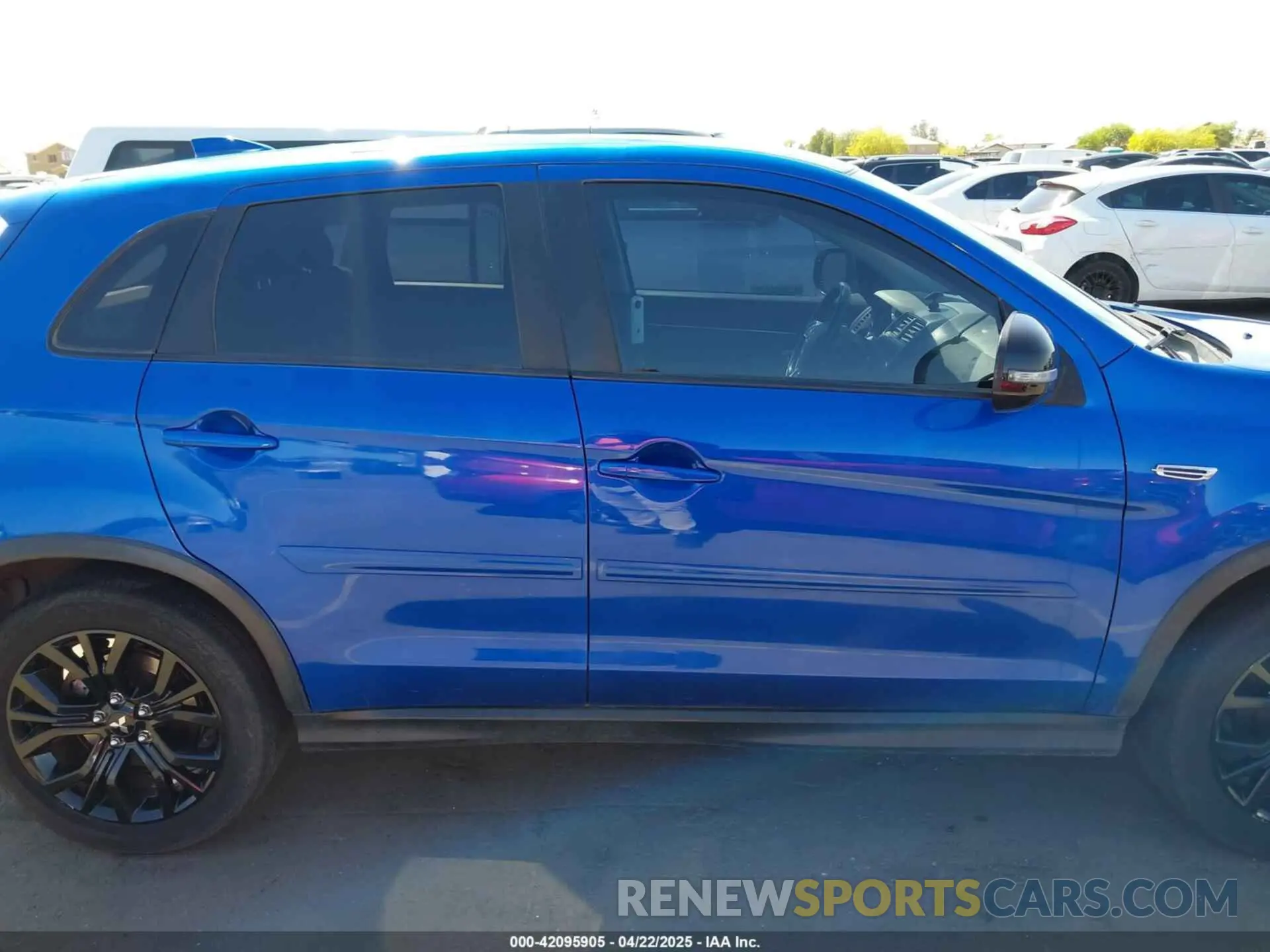 13 fotografías del automóvil dañado JA4AP3AU8KU025396 MITSUBISHI OUTLANDER SPORT 2019