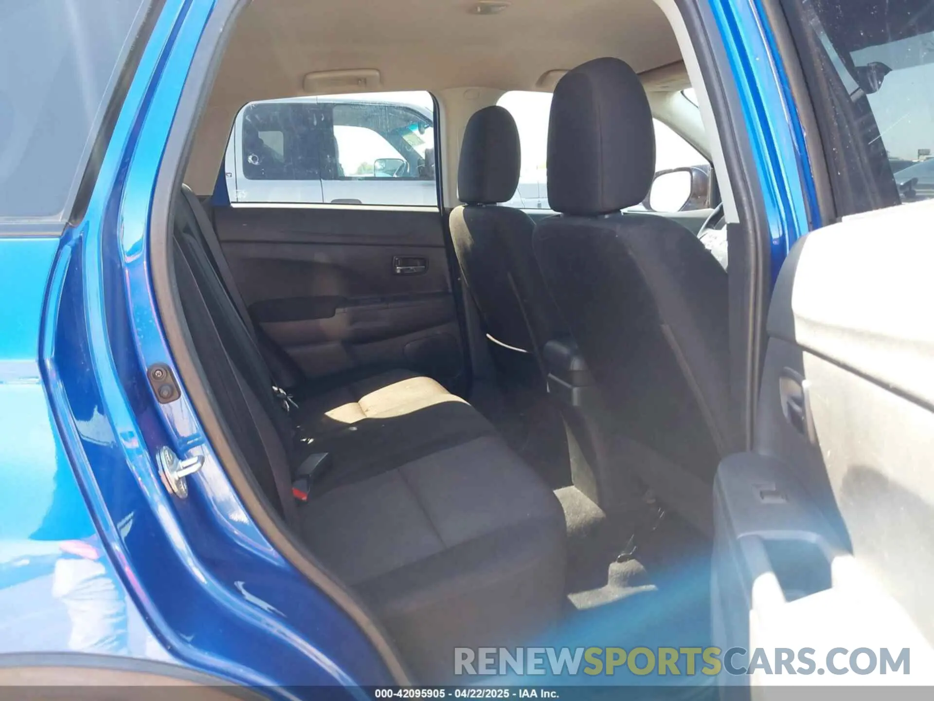 8 fotografías del automóvil dañado JA4AP3AU8KU025396 MITSUBISHI OUTLANDER SPORT 2019