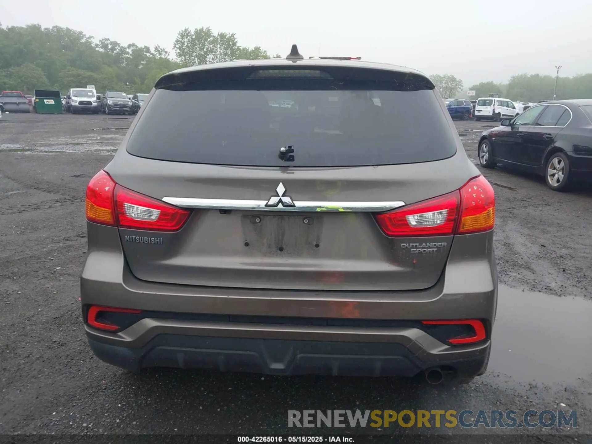 16 fotografías del automóvil dañado JA4AP3AU8KU029559 MITSUBISHI OUTLANDER SPORT 2019