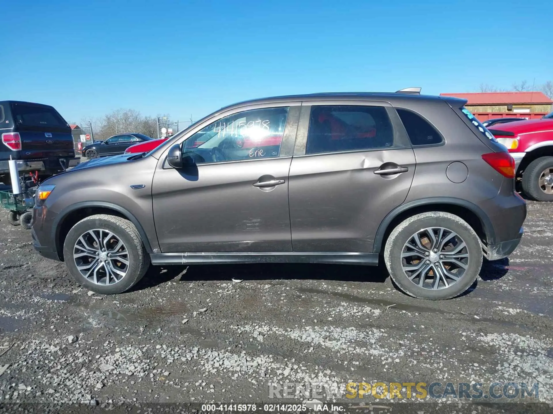 14 fotografías del automóvil dañado JA4AP3AU9KU028162 MITSUBISHI OUTLANDER SPORT 2019
