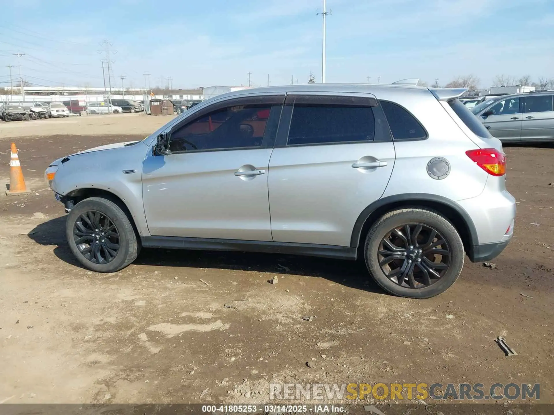 15 fotografías del automóvil dañado JA4AP3AUXKU015629 MITSUBISHI OUTLANDER SPORT 2019
