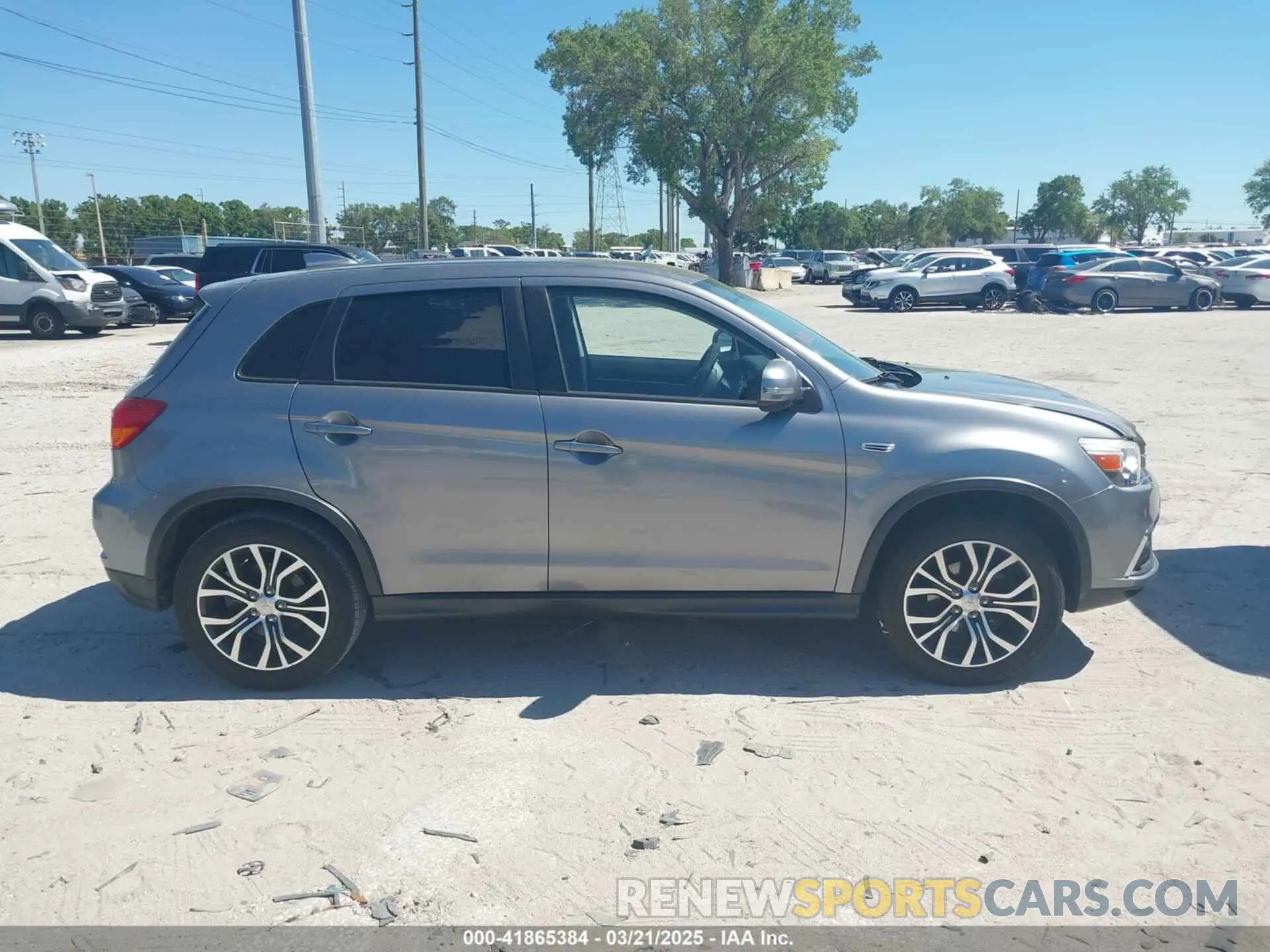 13 fotografías del automóvil dañado JA4AP3AUXKU028672 MITSUBISHI OUTLANDER SPORT 2019