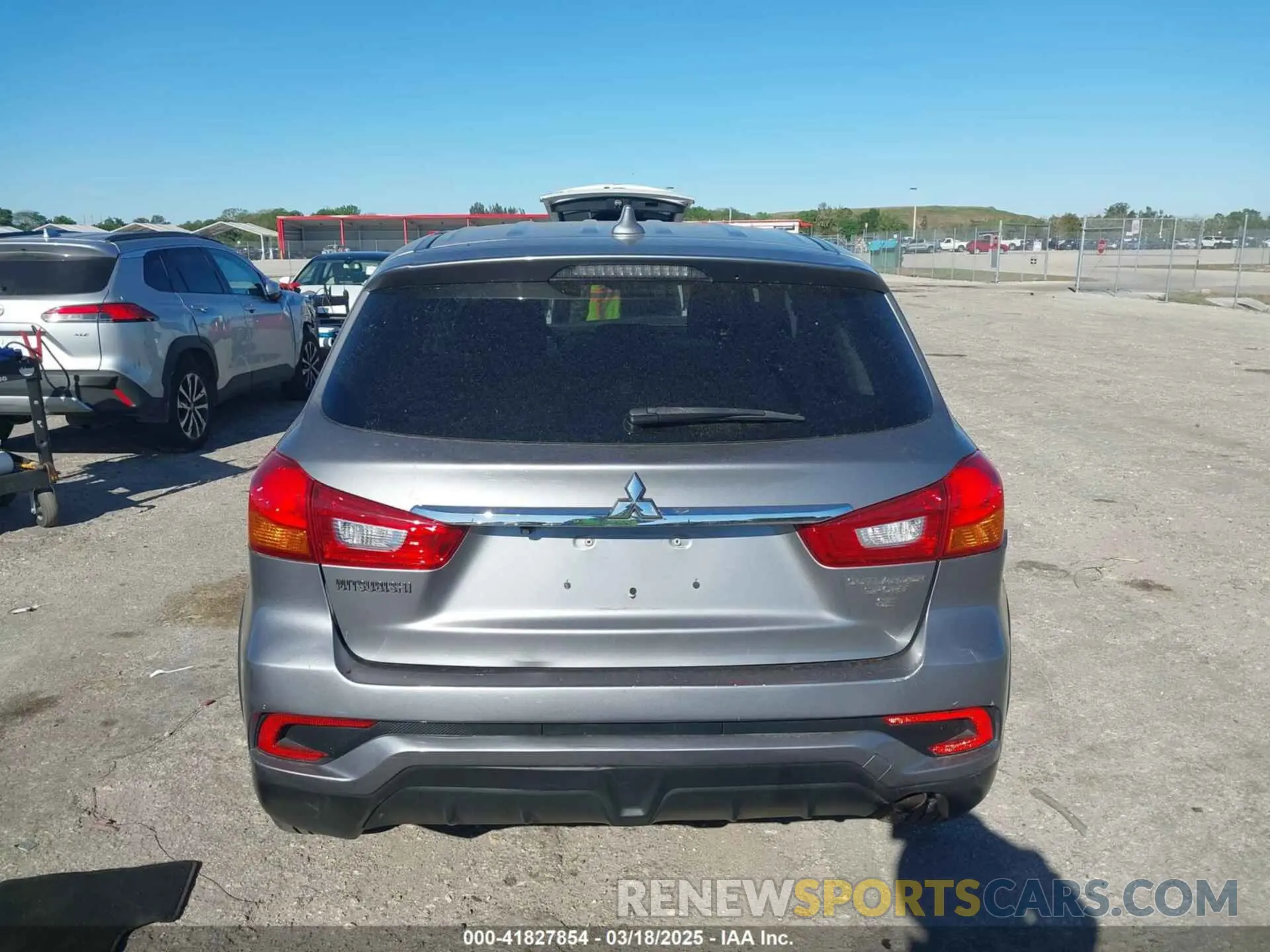 16 fotografías del automóvil dañado JA4AP4AU1KU012463 MITSUBISHI OUTLANDER SPORT 2019