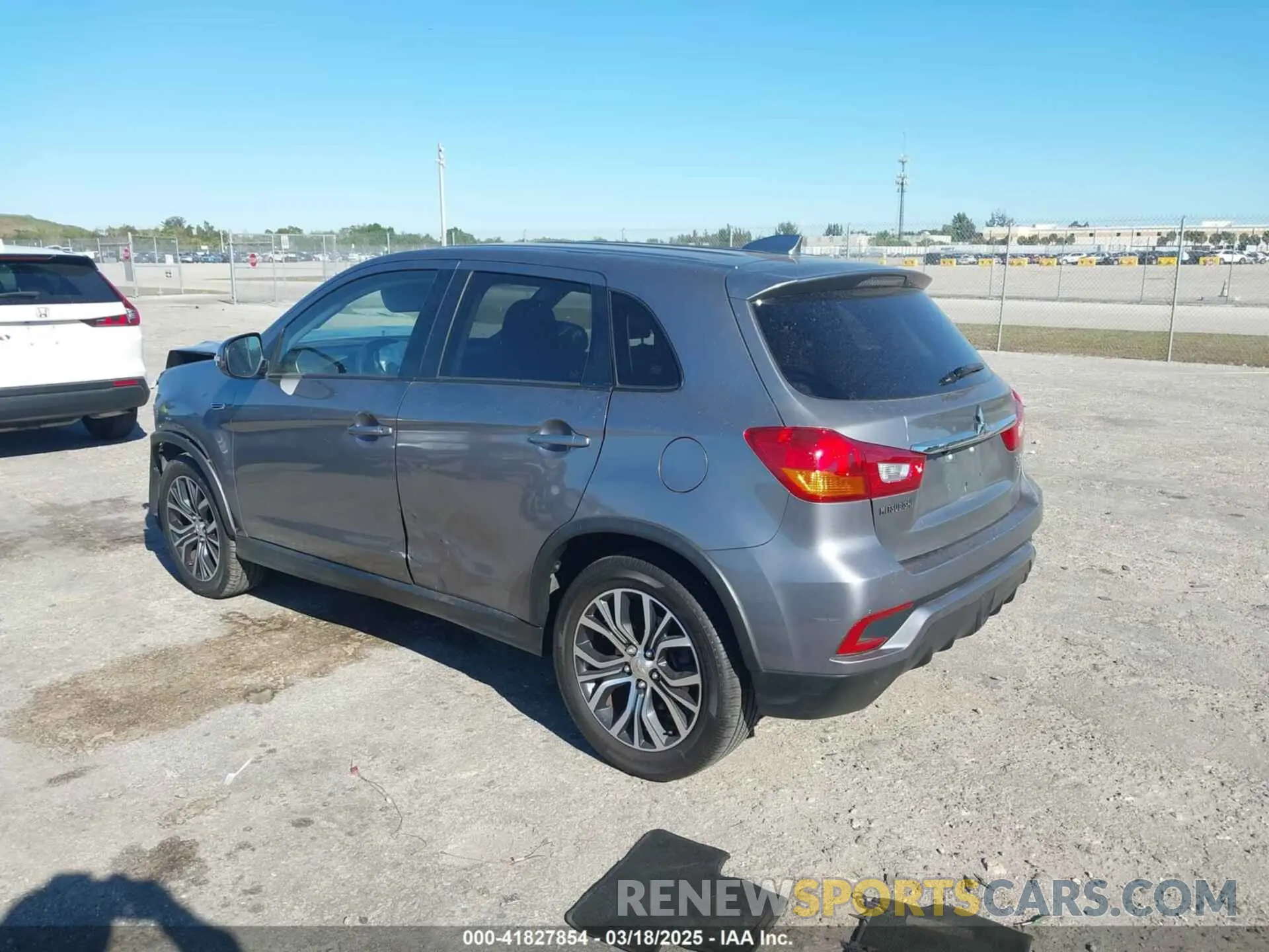 3 fotografías del automóvil dañado JA4AP4AU1KU012463 MITSUBISHI OUTLANDER SPORT 2019