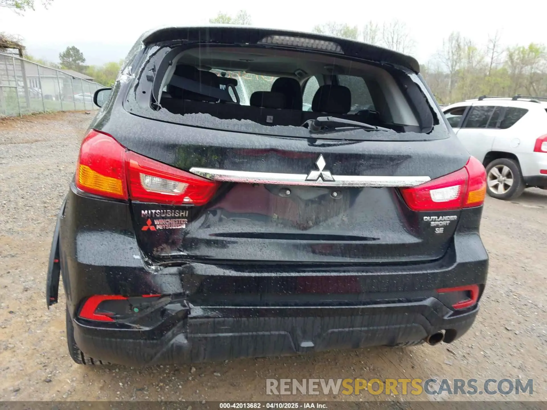 17 fotografías del automóvil dañado JA4AP4AU3KU027272 MITSUBISHI OUTLANDER SPORT 2019