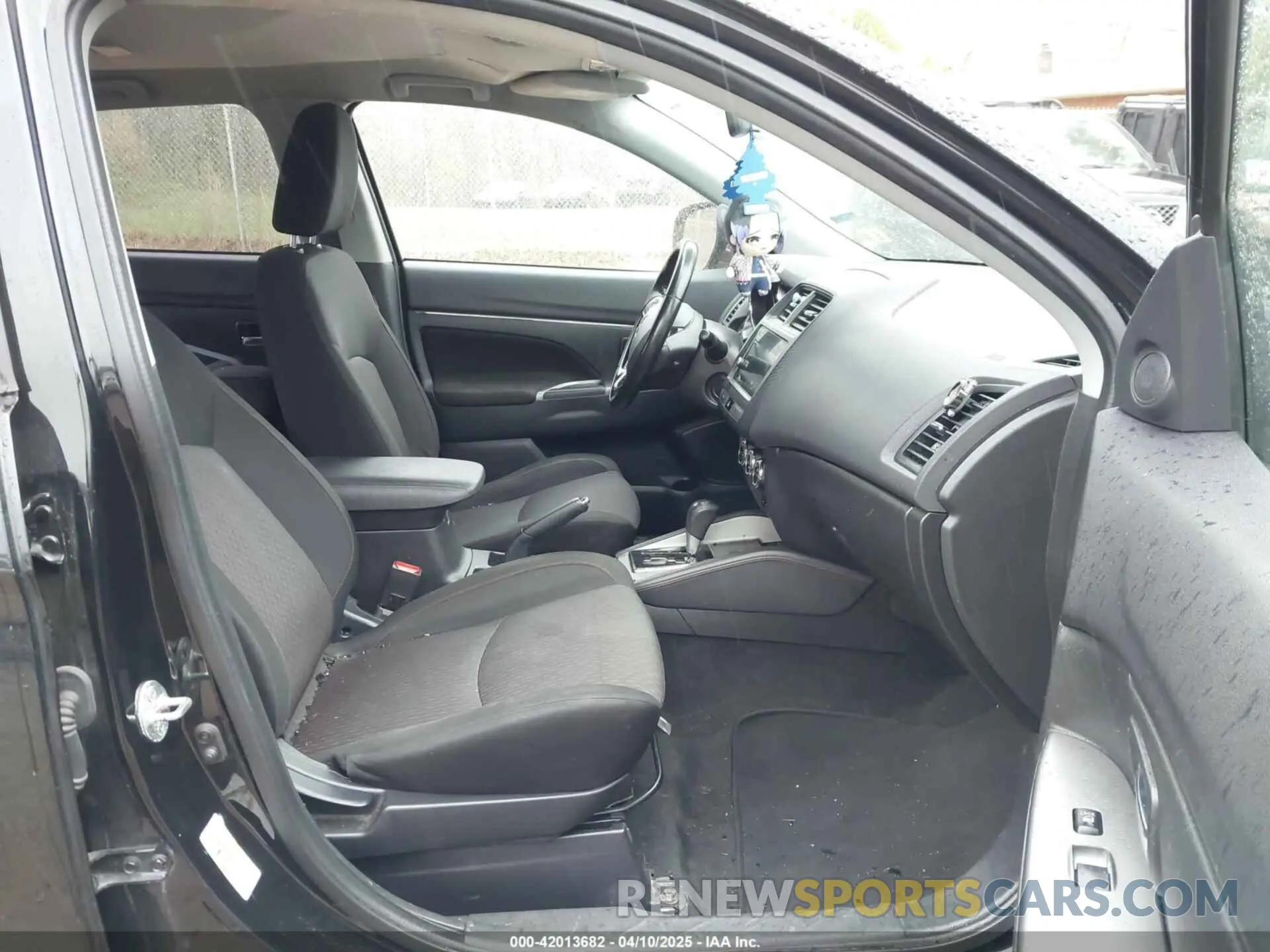 5 fotografías del automóvil dañado JA4AP4AU3KU027272 MITSUBISHI OUTLANDER SPORT 2019