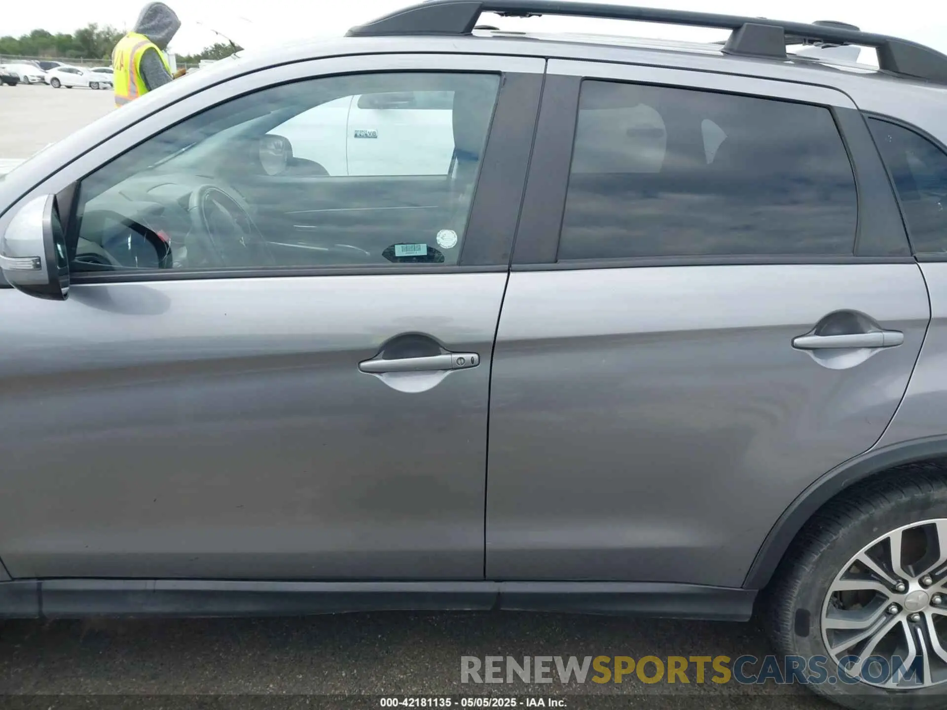 14 fotografías del automóvil dañado JA4AP4AU8KU013142 MITSUBISHI OUTLANDER SPORT 2019