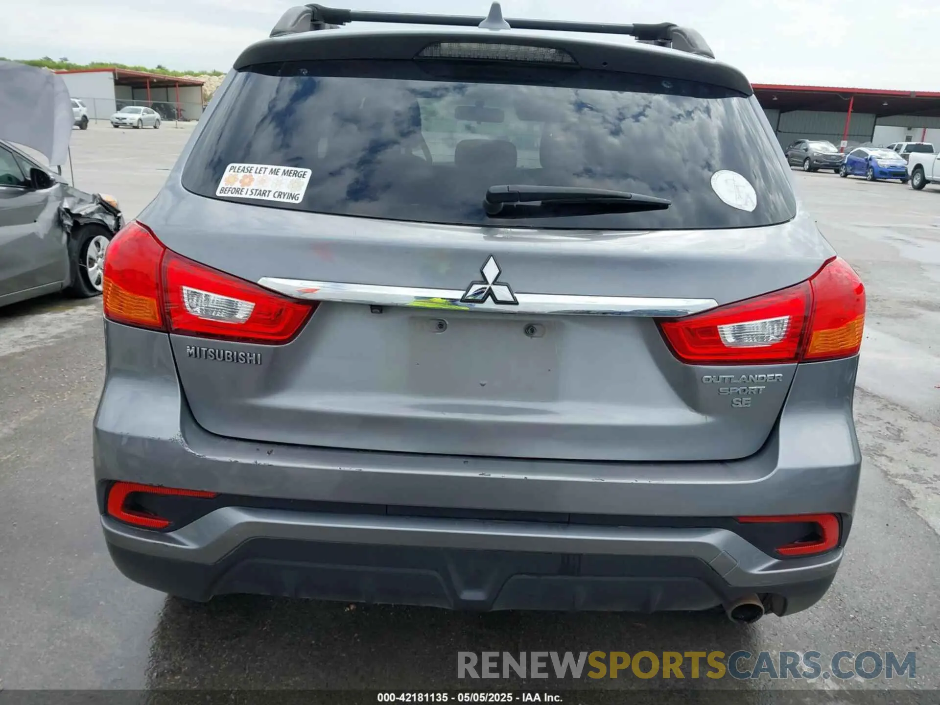 16 fotografías del automóvil dañado JA4AP4AU8KU013142 MITSUBISHI OUTLANDER SPORT 2019