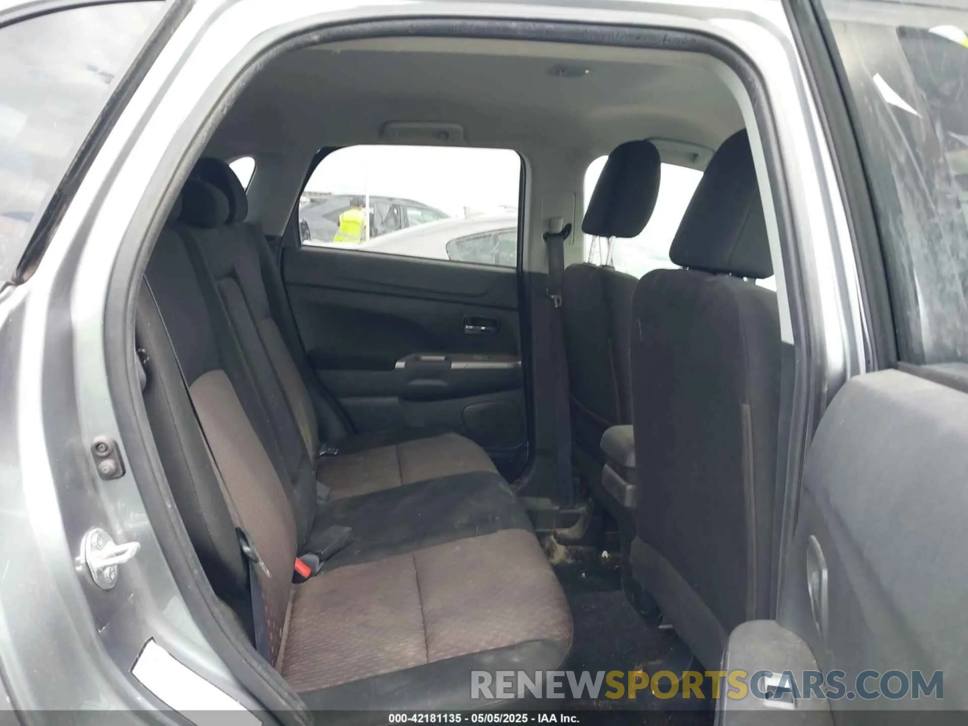 8 fotografías del automóvil dañado JA4AP4AU8KU013142 MITSUBISHI OUTLANDER SPORT 2019