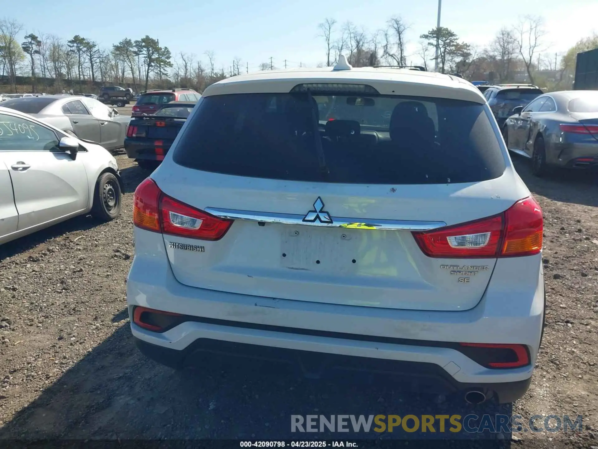 16 fotografías del automóvil dañado JA4AP4AU9KU023341 MITSUBISHI OUTLANDER SPORT 2019